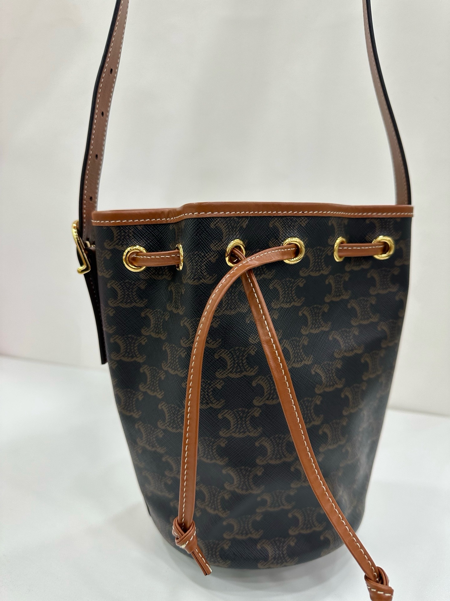 直播貨品 |  [1個-$100 2個-$300］E03
