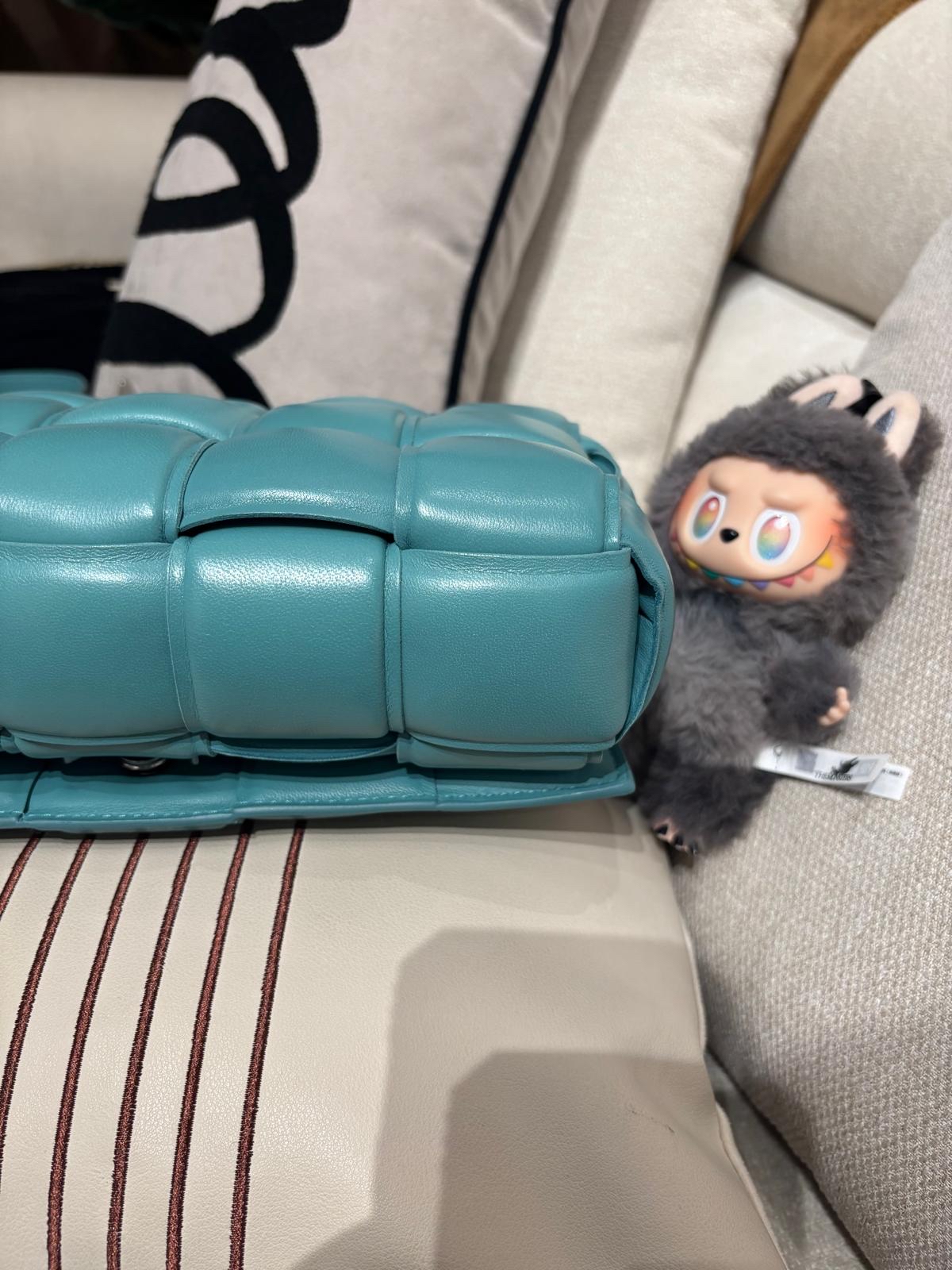 未使用品 Bottega veneta BV padded cassette bag 100%Authentic ,Unused✅dust bag 