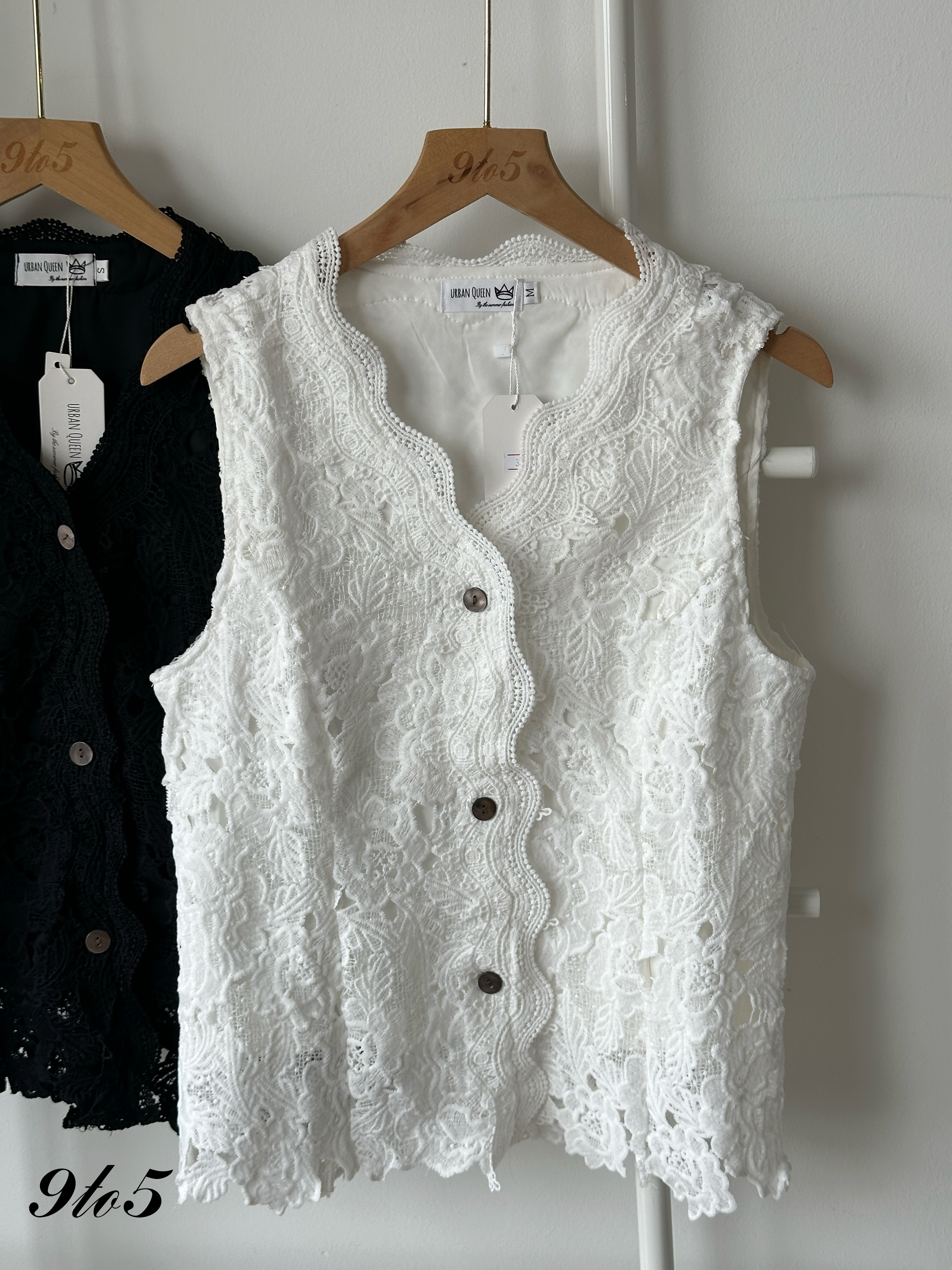 T4216 Sleeveless Floral Top - Black & White