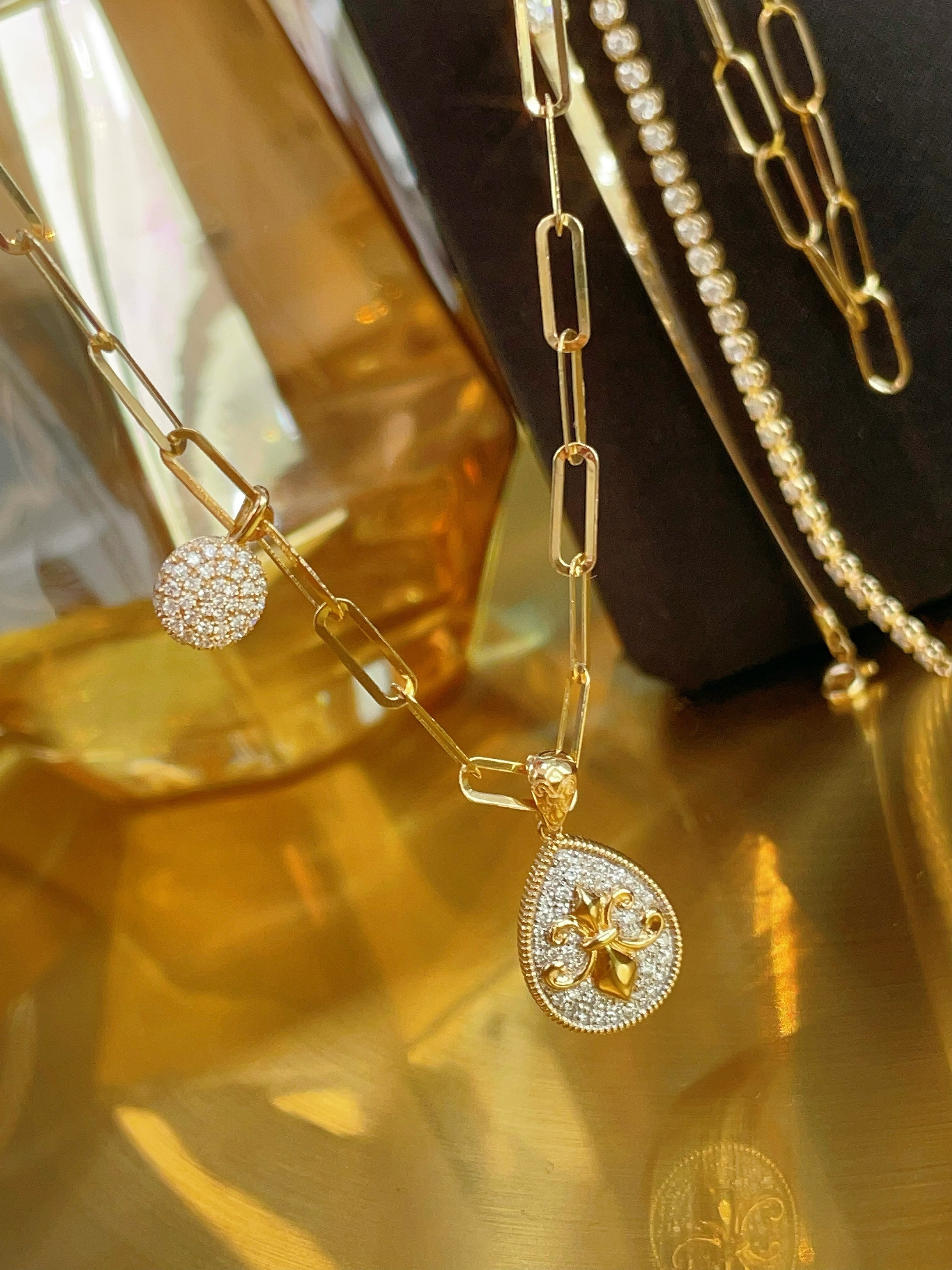 Fleur-de-Lis Diamond Pendant N031358