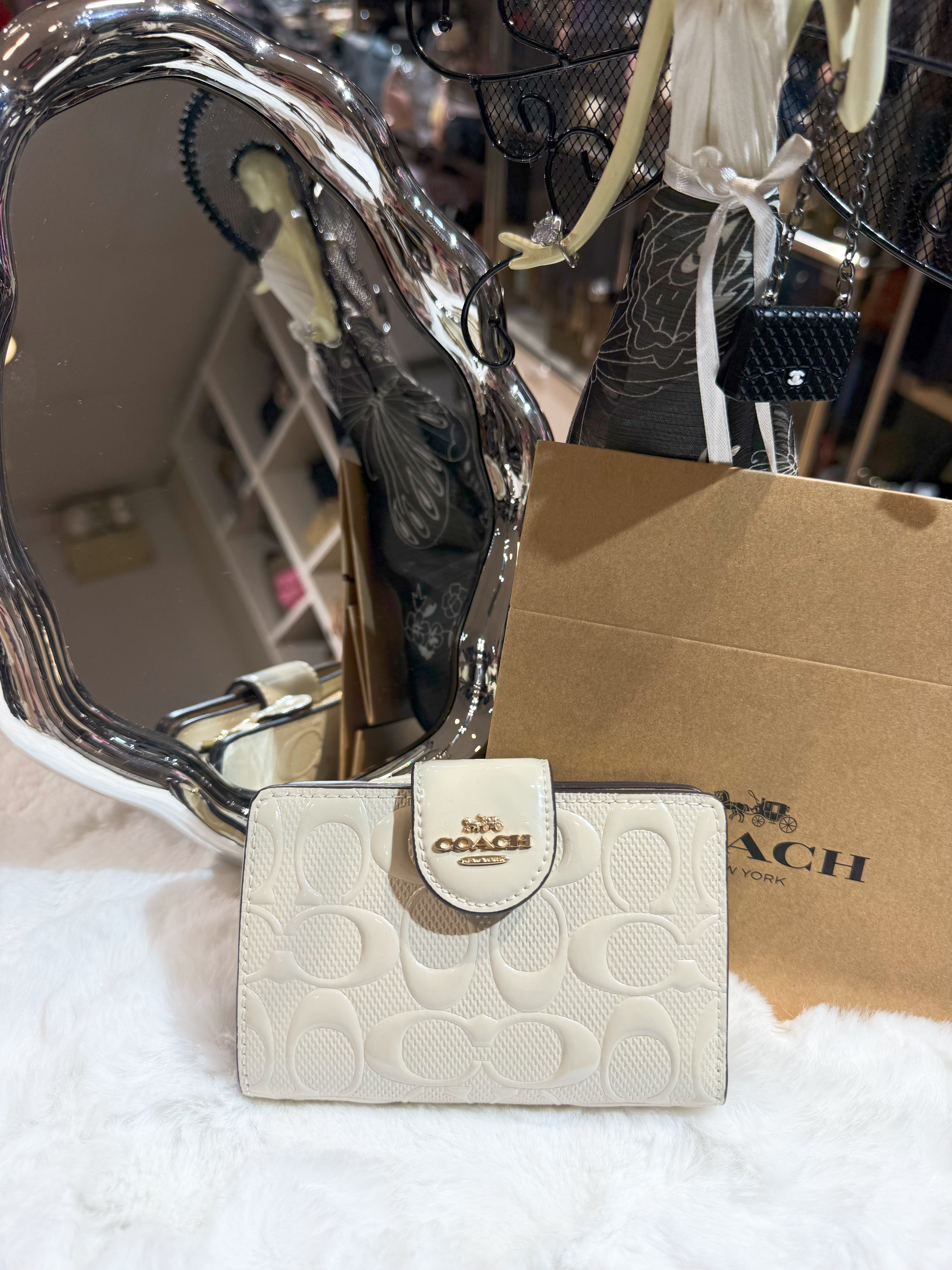 Coach medium wallet pat/white/m