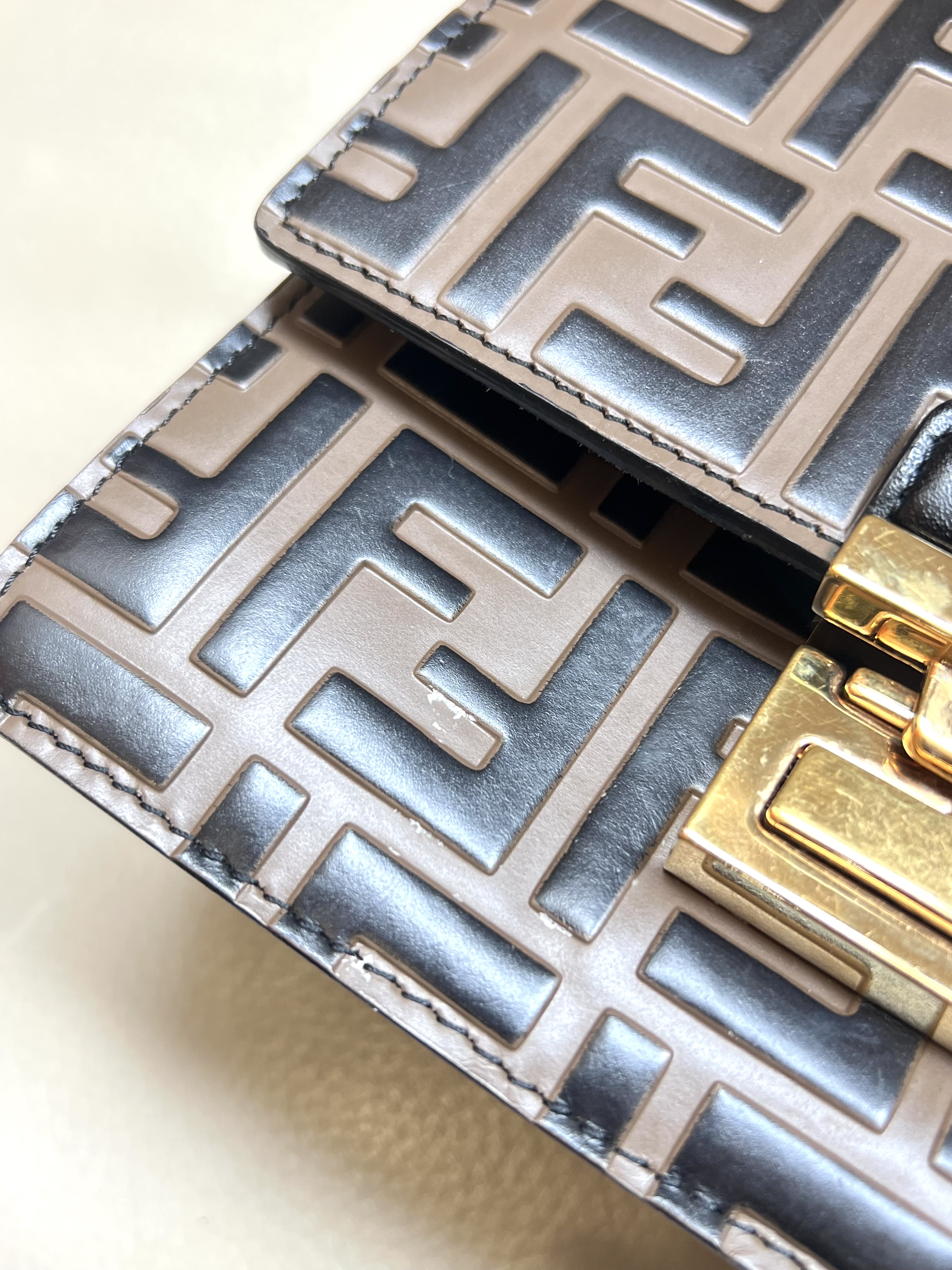 Pre-Owned FENDI Kan U Bag / Product Code: 26041630