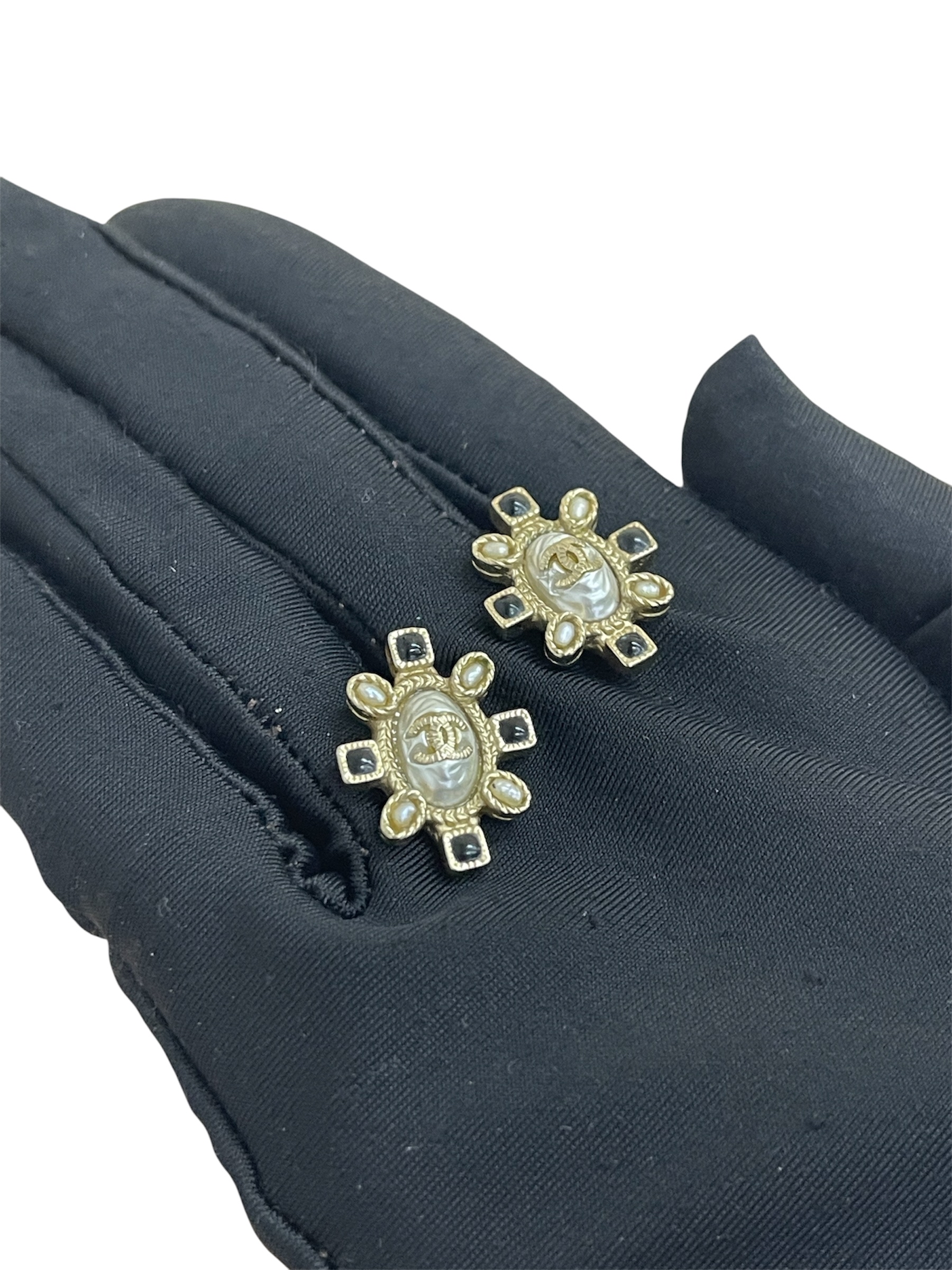 Pre-owned Chanel CC Logo earrings /Product Code:26050617 