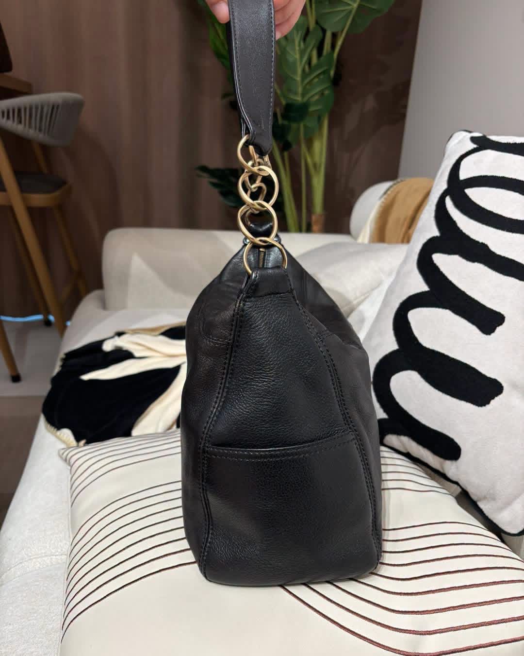 Chanel hobo vintage calfskin 黑金 100%Authentic ,90%new ✅card✅dust bag