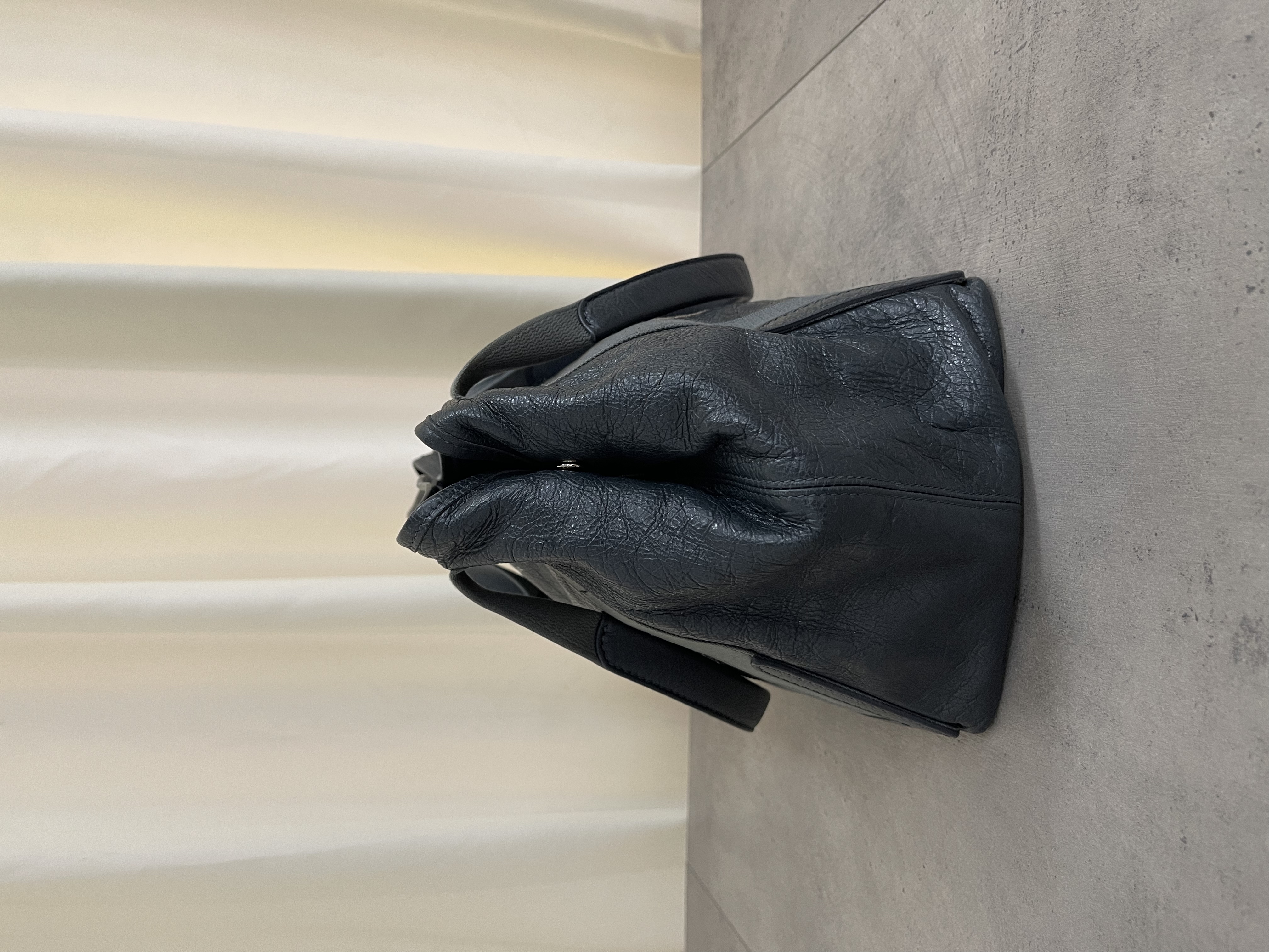 Pre-owned Balenciaga Navy Cabas XS tote bag/ Product Code: 25012702