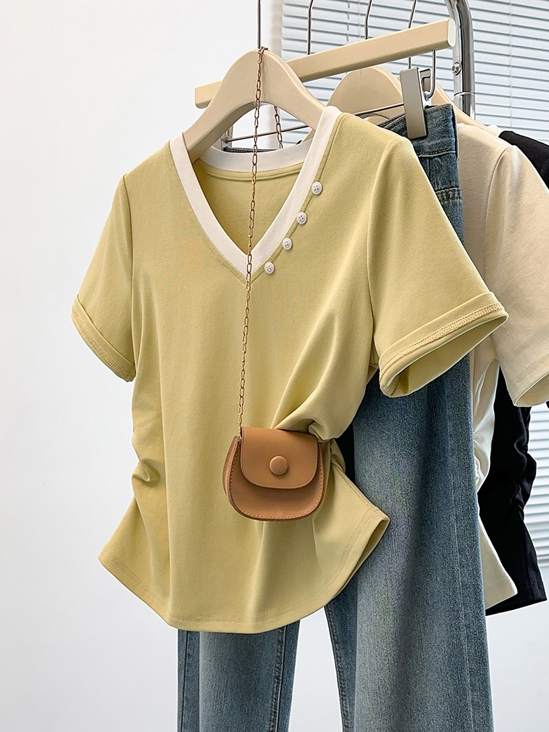 B42(36632) 韩版休闲风撞色V领边小钮设计感3色上衣
