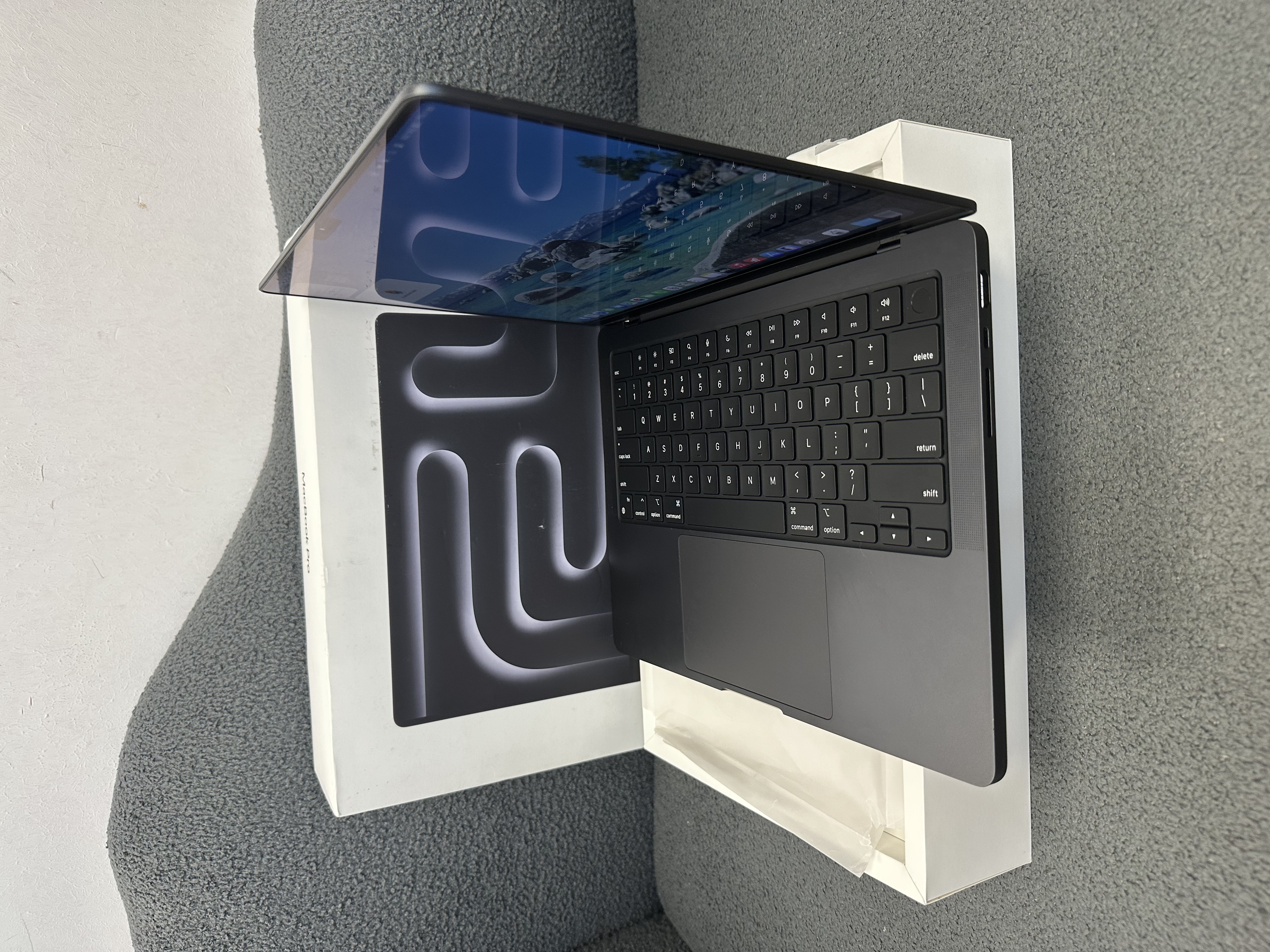 APPLE  MacBook M3Pro 2023 /18GB Ram/512GB SSD/14核心GPU/Liquid Retina XDR Mon/14吋/黑色/Gaming Laptop / Notebook / brand new / Netflix /Movie / MacbookPro / Pro M3 /
