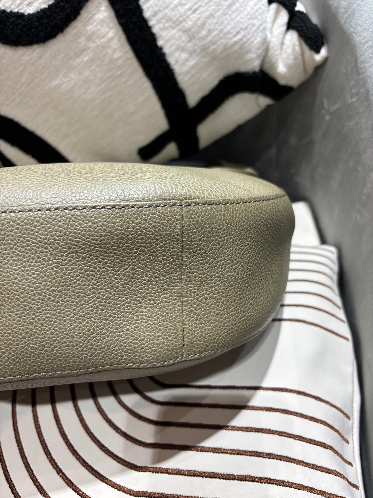 LONGCHAMP Le Foulonné Shoulder Bag Beige Calfskin hobo 100%Authentic, 98%New