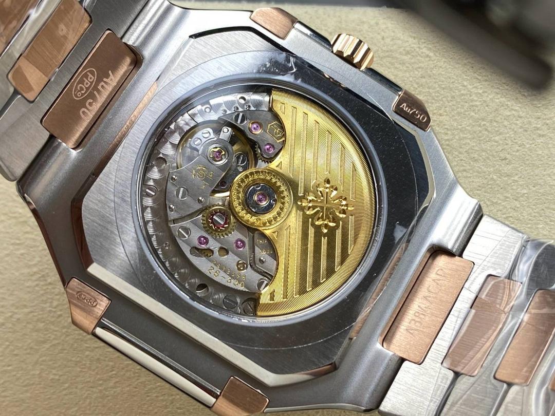 百达翡丽 方形 新系列CUBITUS 5821腕表 亮点特色：1️⃣机芯:搭载定制9015改Cal.26-330 SC一体机，调时不停秒，调时不停秒，摆轮位置均与正品一致，自动上链机芯。2️⃣钢带:316L定制级人体工程学表带，新扣款式。3️⃣表壳:尺寸45毫米厚度仅8.3mm，为表壳对角线长度(即10点位至4点位),因为表壳近似于方形，上下边的宽度会小于这一数值，所以视觉效果并不是很大。 搭配上，5821属于运动风格腕表，日常搭配正装和休闲风格也可以。