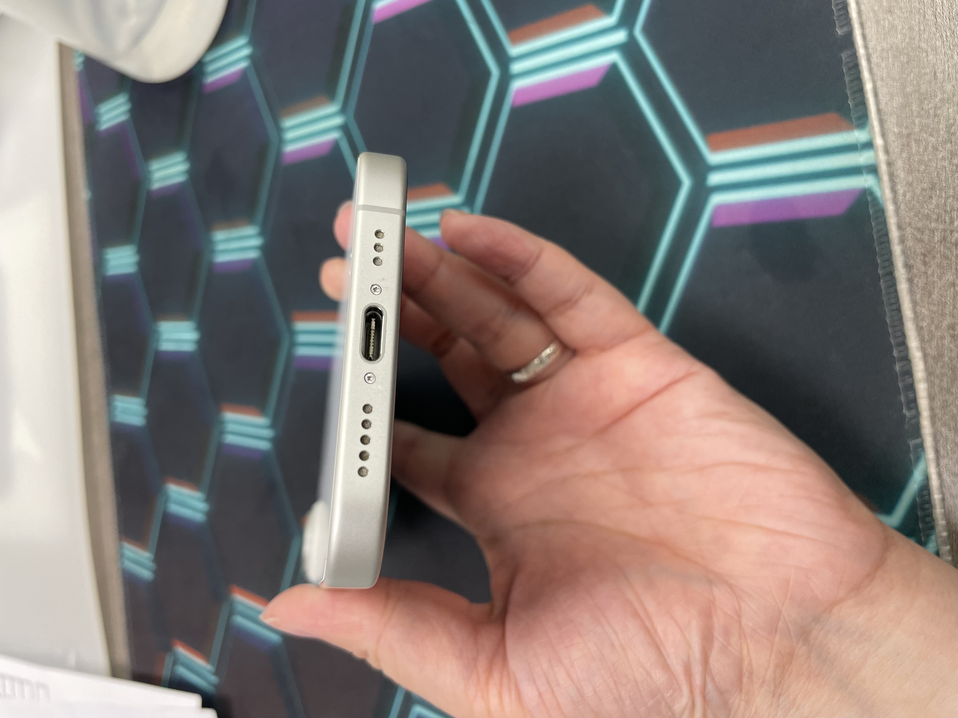 *8011 17 勁靚機 256GB 電91 白色 white