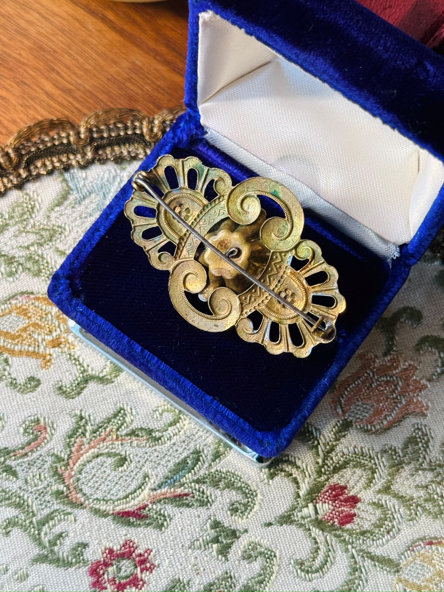 Antique c. 1920s Czechoslovakian Art Deco Neo-Egyptian Blue Glass & Enamel Brooch (NZ133)
