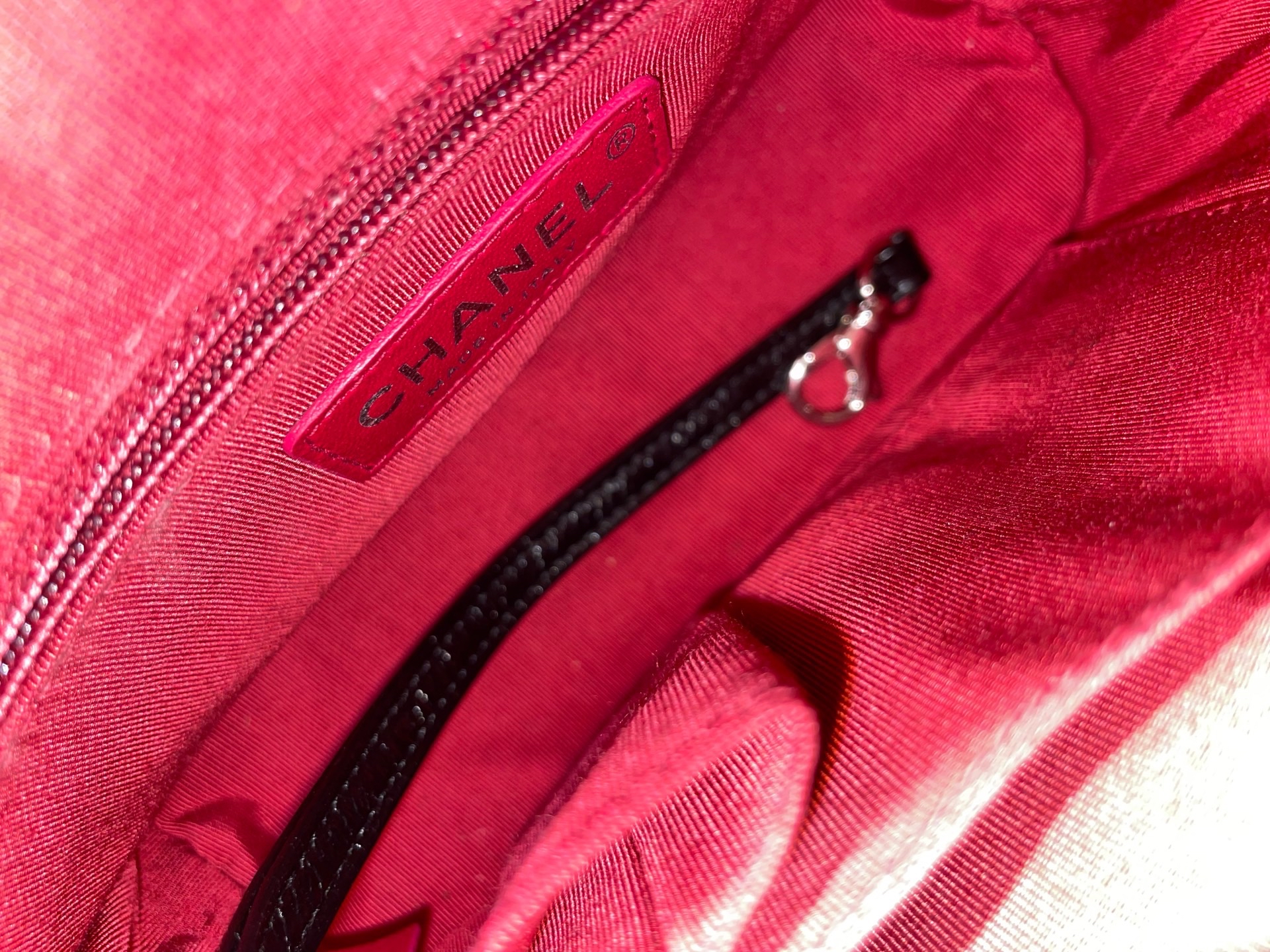 【預訂貨品】 鐳射30開👜 CHANEL V紋黑色流浪包