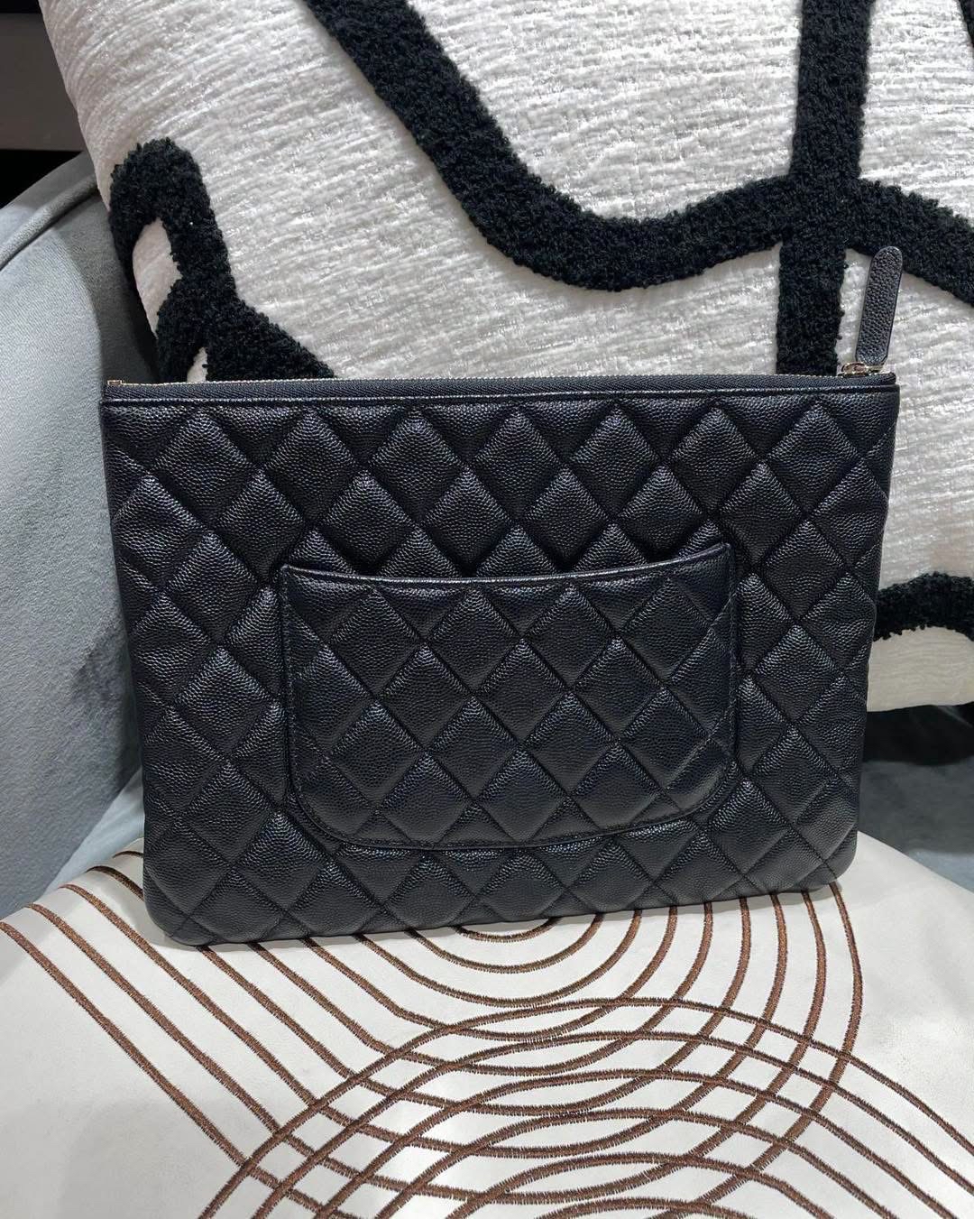 Chanel clutch bag 黑色荔枝牛皮手拿包 100%Authentic , 98%new  ✅card✅dust bag
