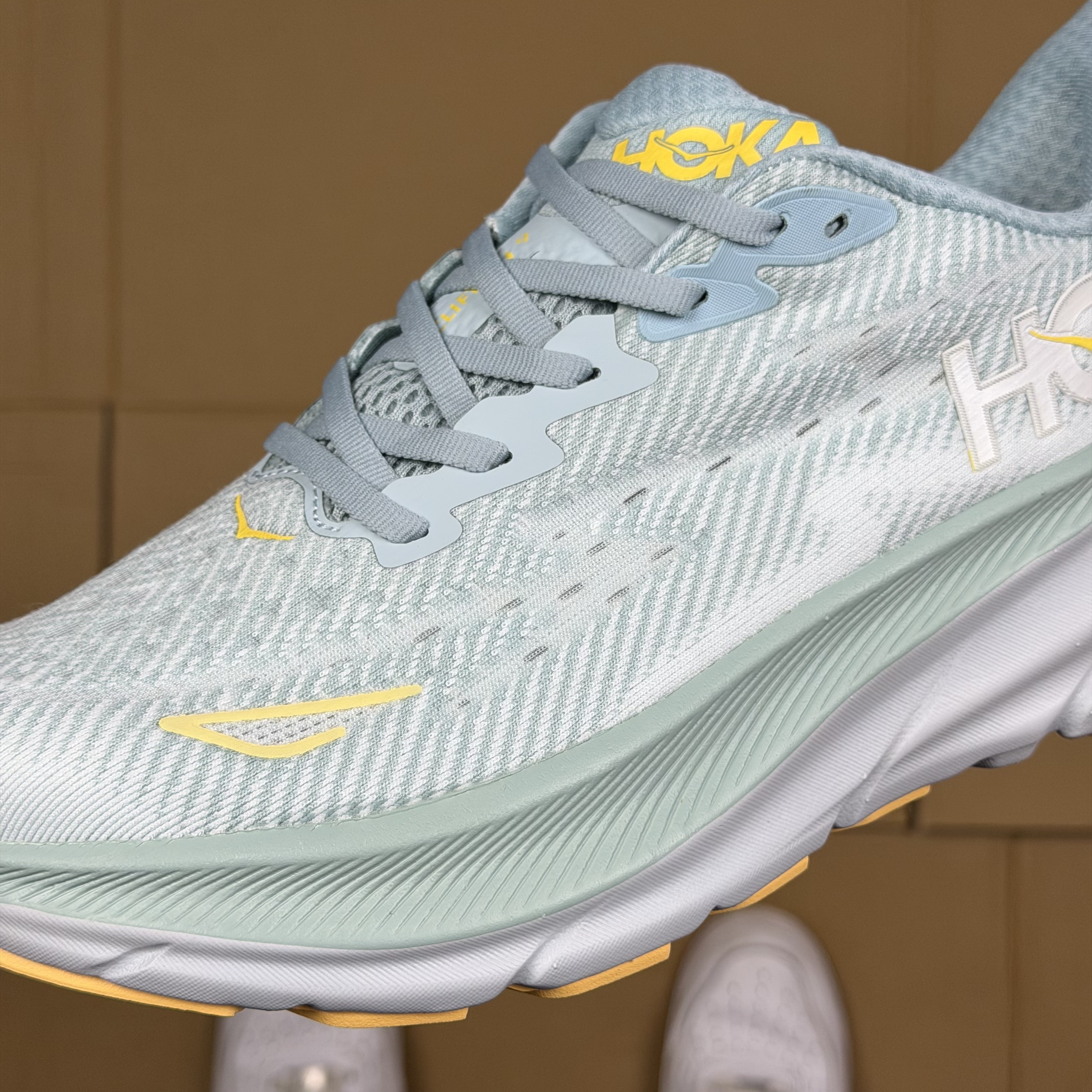Hoka Clifton 9