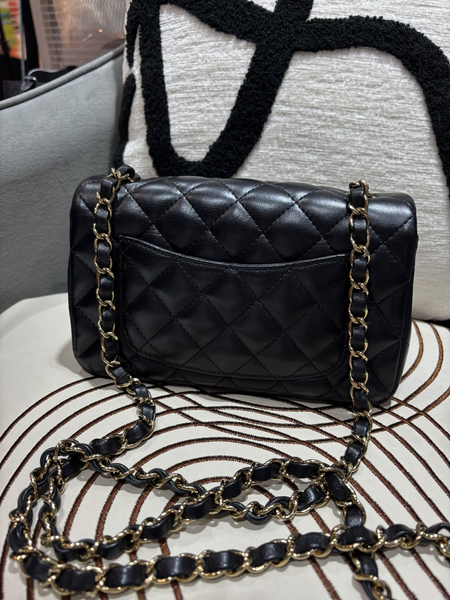 Chanel mini flap bag A69900黑金cf20,晶片 100%Authentic ,98%new  ✅晶片✅塵袋✅box