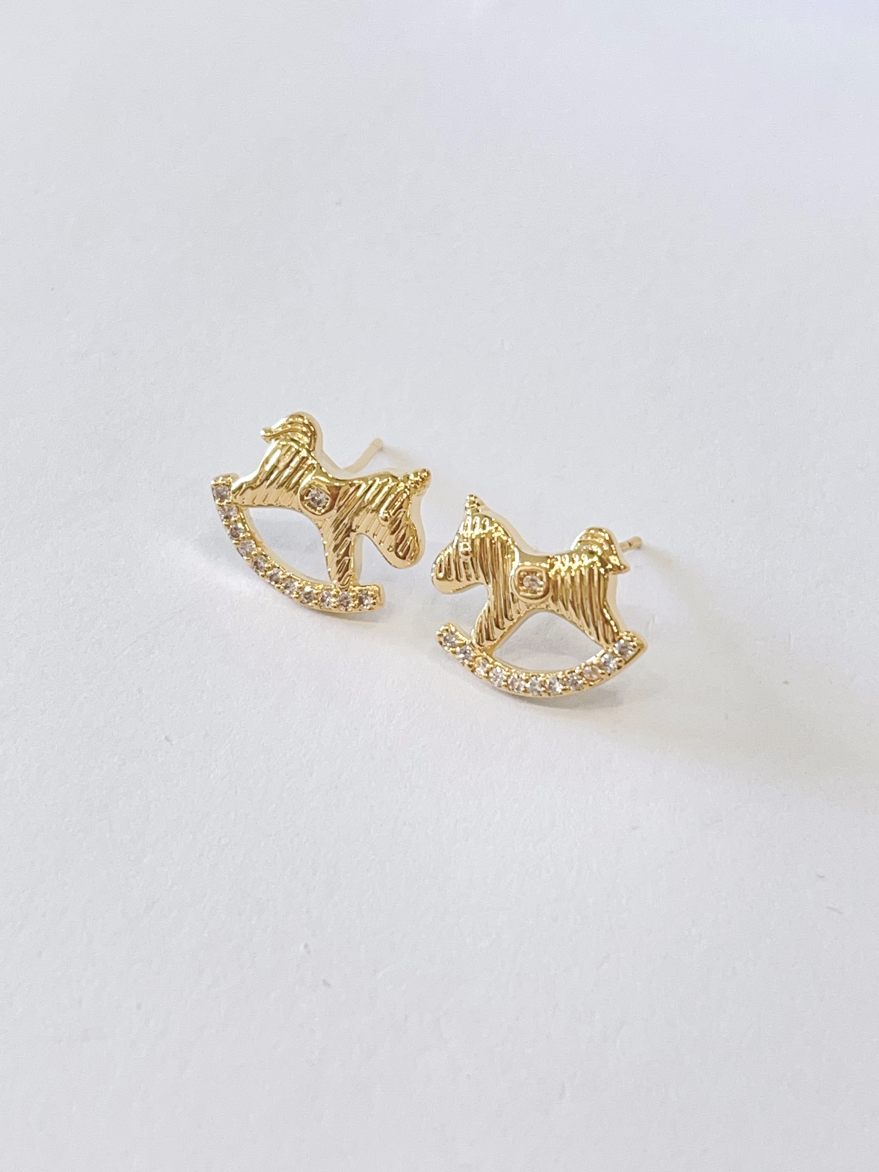 精致镶钻小木马耳环