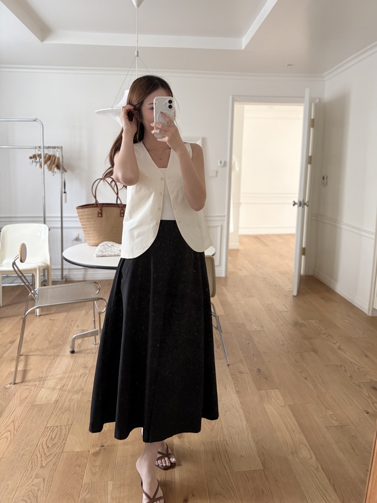 Minimal Buttoned Vest (Ivory)