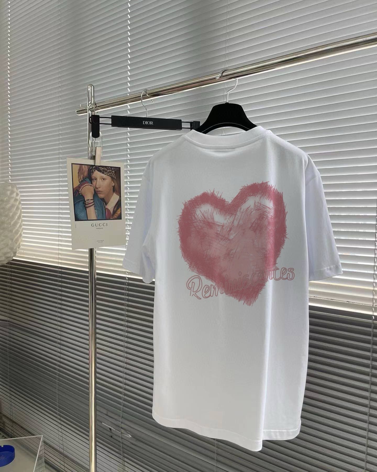 $220件。MLB NY洋基隊韓國限定款愛心情侶短袖T恤