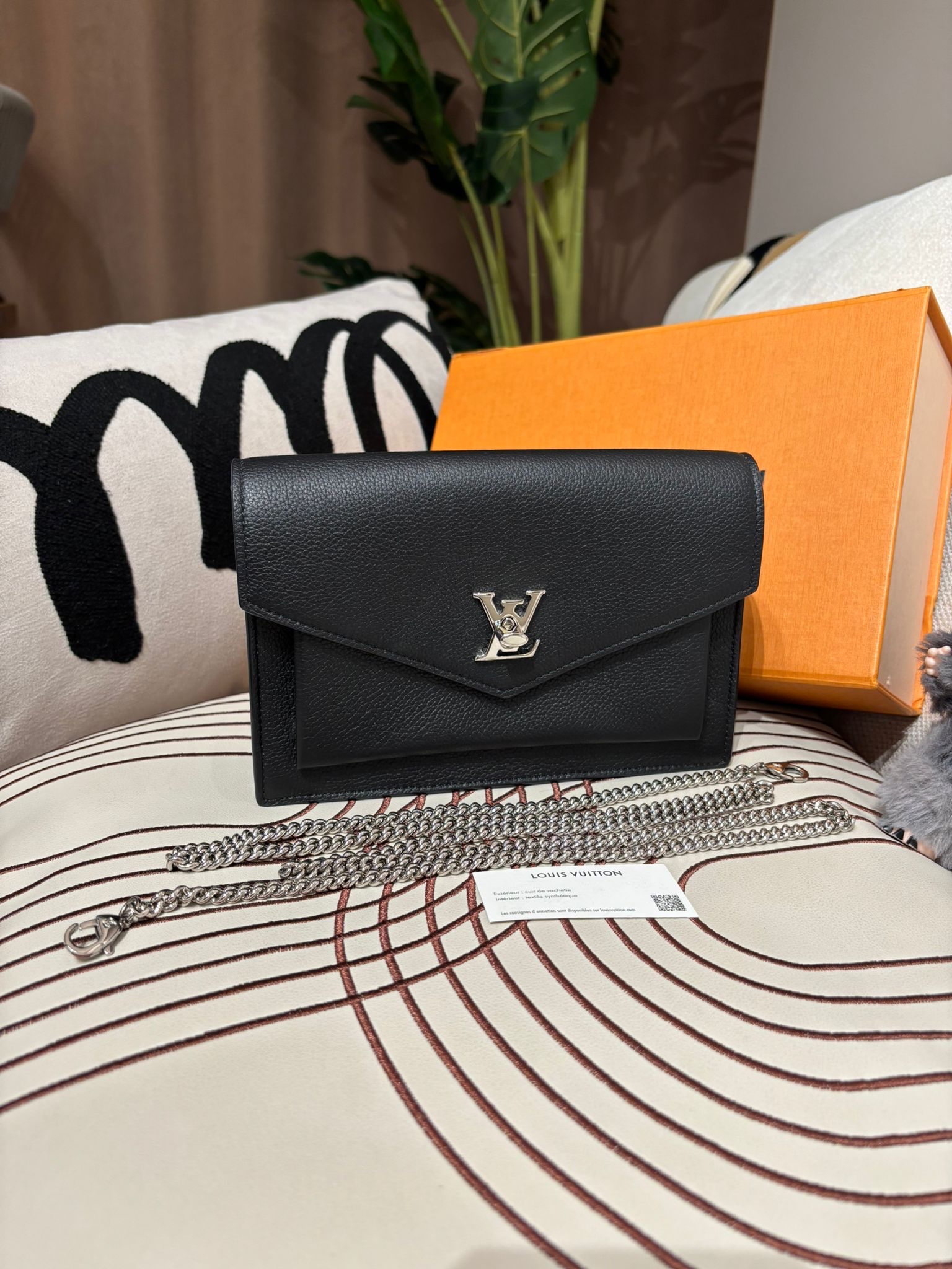 未使用品 Lv My lockme chain pochette bag calfskin ,100%Authentic,unused ✅dust bag ✅box 