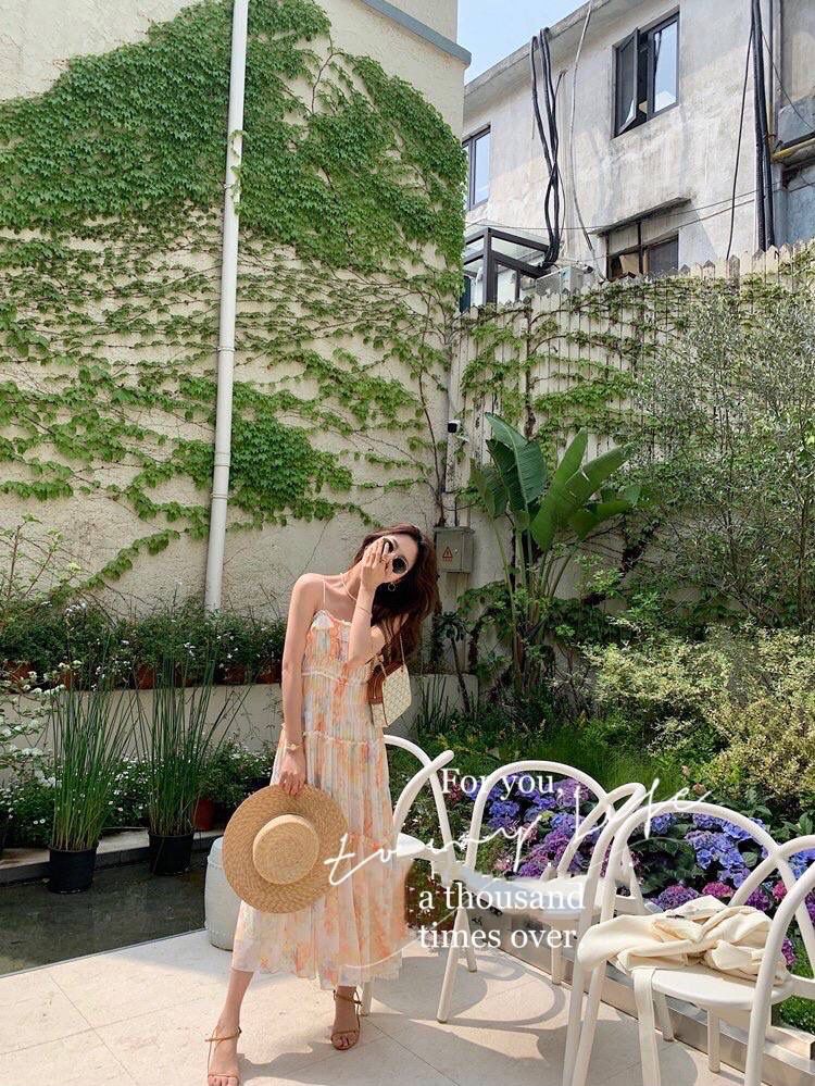 🔥大货实拍图 𝗖𝗘𝗟𝗜𝗡𝗘♥𝗖𝗔𝗡𝗩𝗔𝗦 𝗣𝗔𝗧𝗔𝗣𝗔𝗡𝗦 型号：196252 尺寸：20.5*15*4.5cm TA真的非常好用+多种背法+价格合适+细节满满～双链条腋下，单链条单肩，斜挎/手拿 一包多用✔️