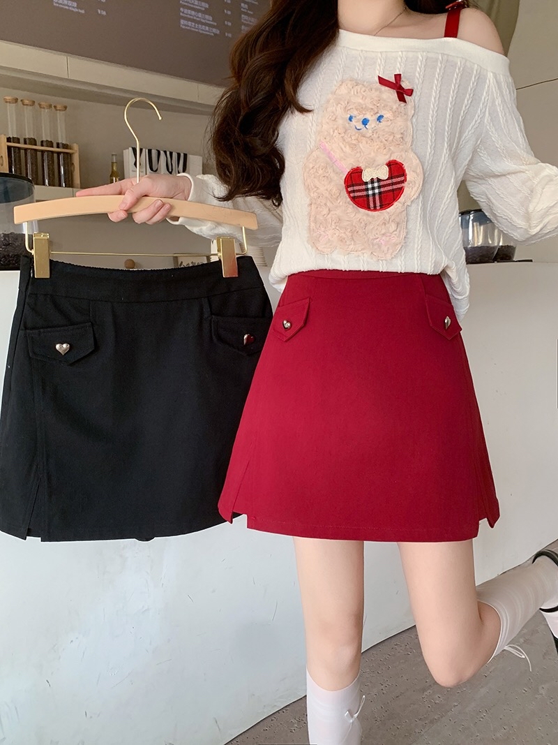 B08(21319) 韩版甜酷风JEANS翻盖爱心口袋下摆双开角黑红短裙 