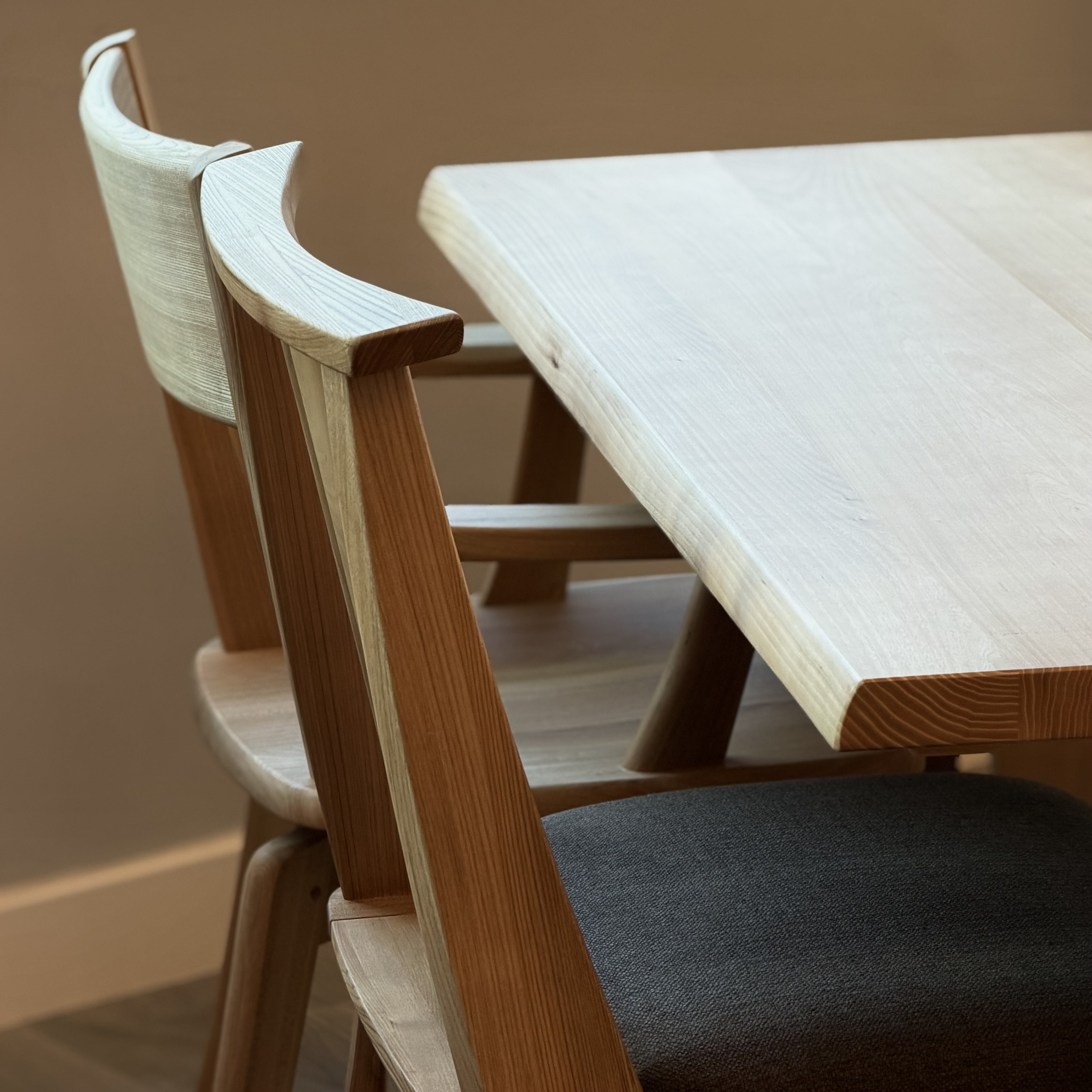 新品推介KOBE Dining Table