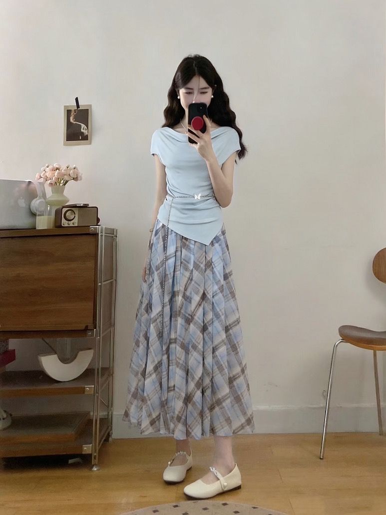 B296(7201) 法式温柔风荡领下摆尖角上衣与格纹长裙蓝套装