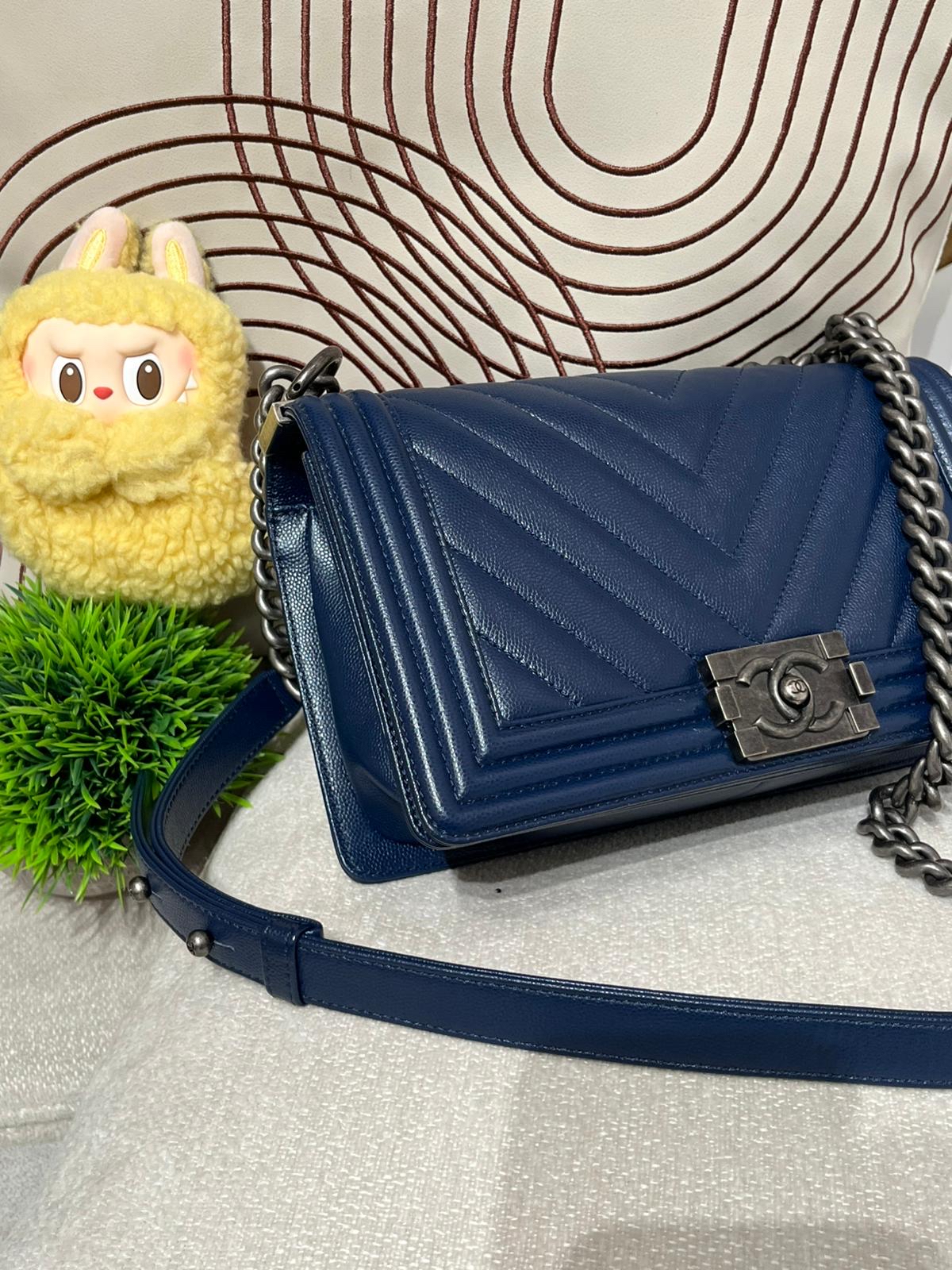 Chanel Boy 25cm 荔枝牛皮V紋復古銀扣 100%Authentic, 98%New ✅26Card✅Dust bag
