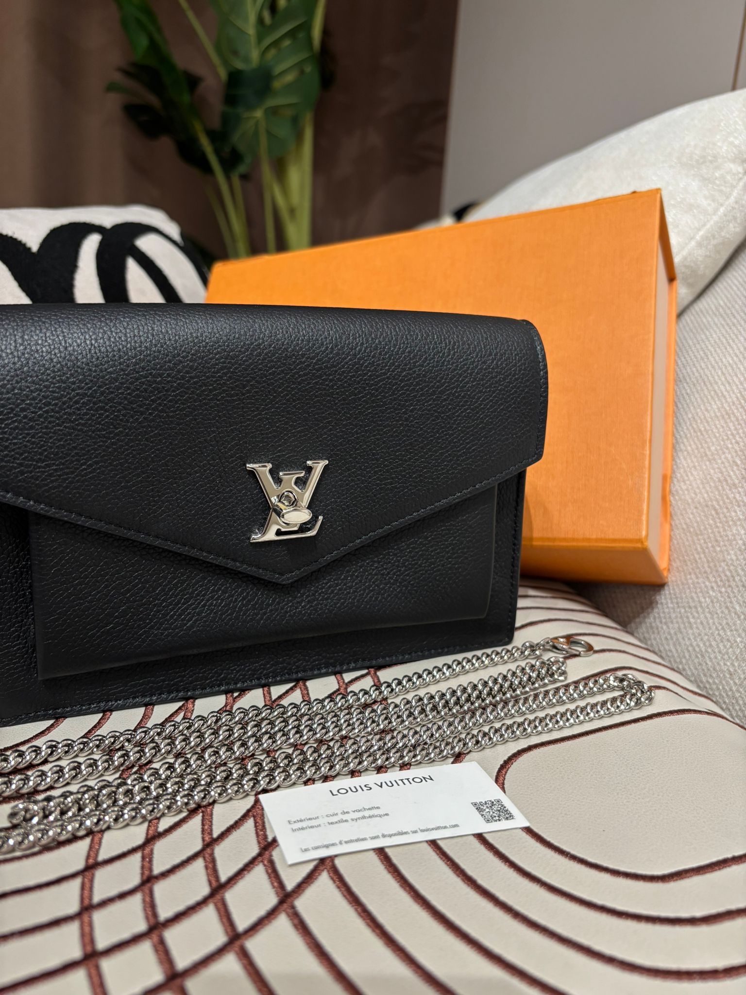 未使用品 Lv My lockme chain pochette bag calfskin ,100%Authentic,unused ✅dust bag ✅box 