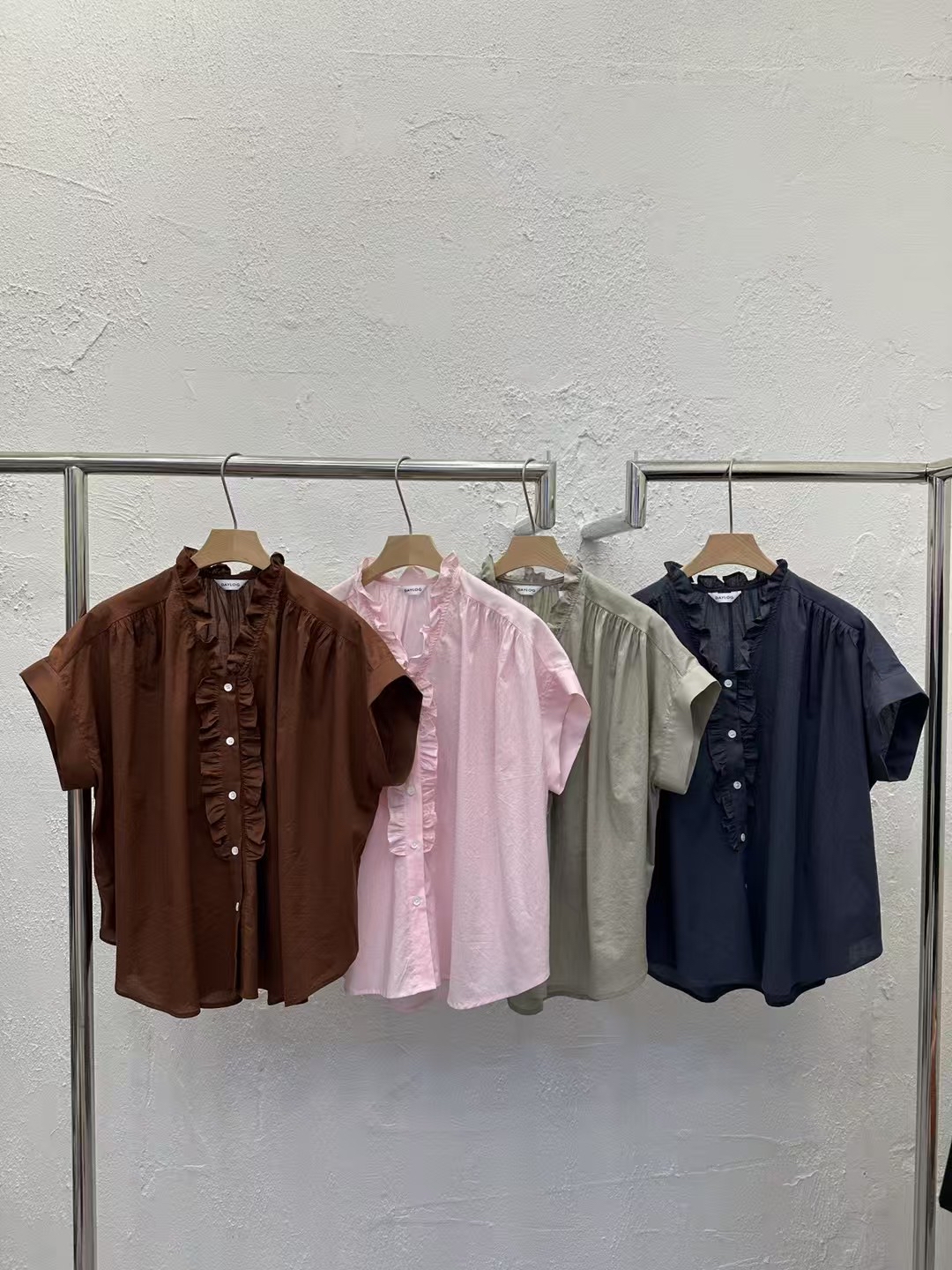 Daylog Ruffle 邊V 領恤 