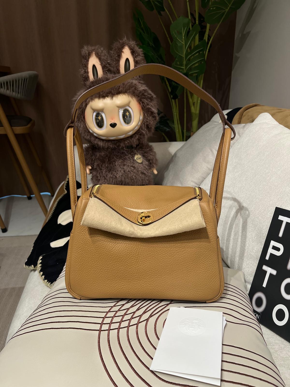 Hermes Lindy 26,餅乾金扣,STAMP Z  TC粒粒牛皮 100%Authentic ,98%new ✅收據✅dust bag✅box 