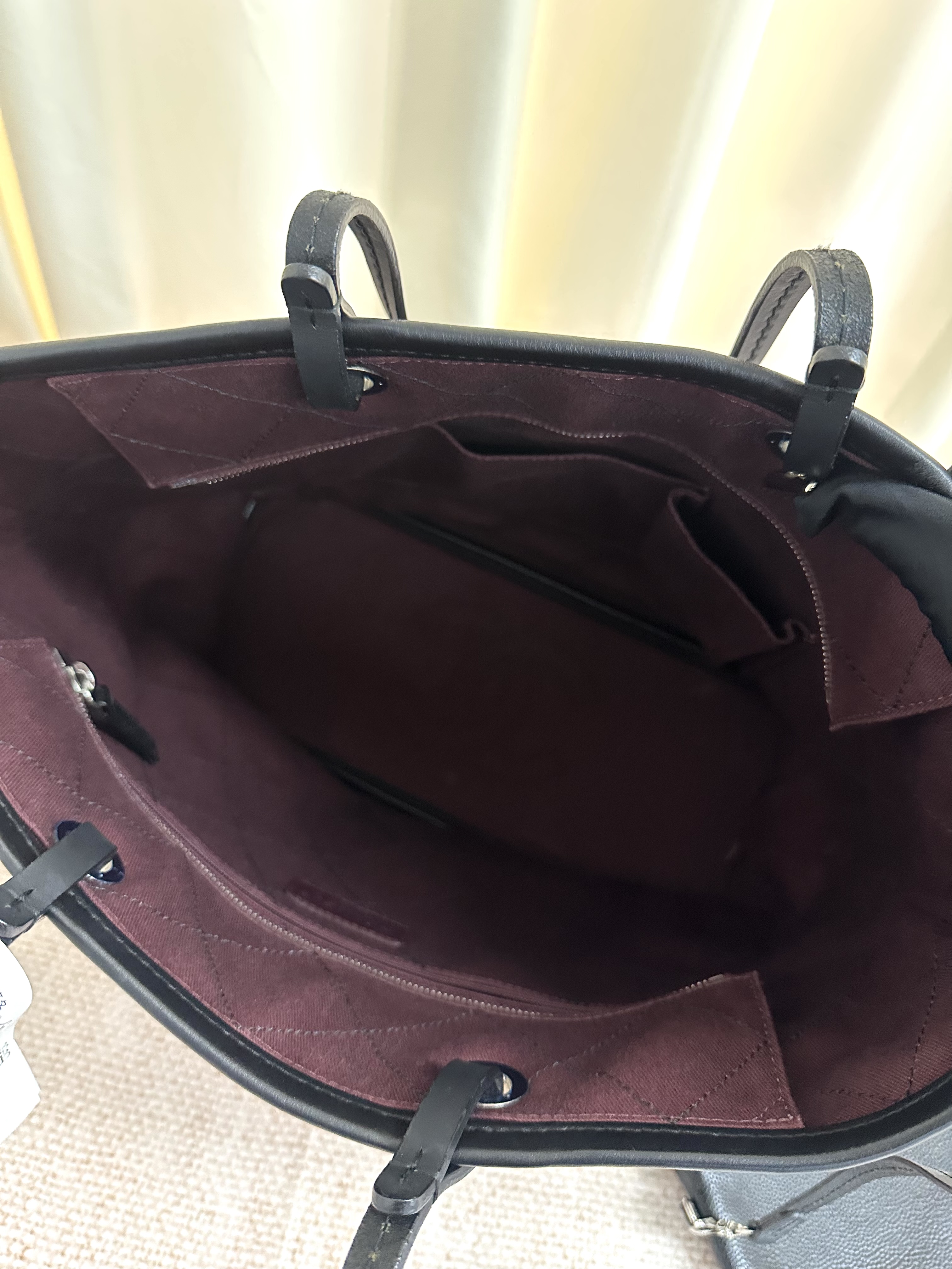 Pre-owned Chanel Caviar Quilted Fever Tote/ Product Code: 26040213