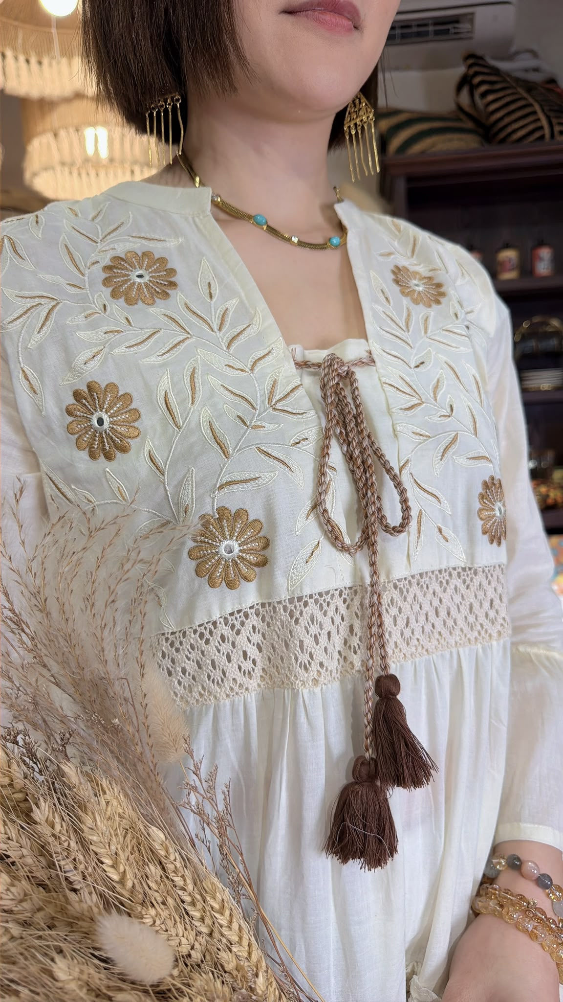 2884 Beige with Flower Emb Sleeve short OP