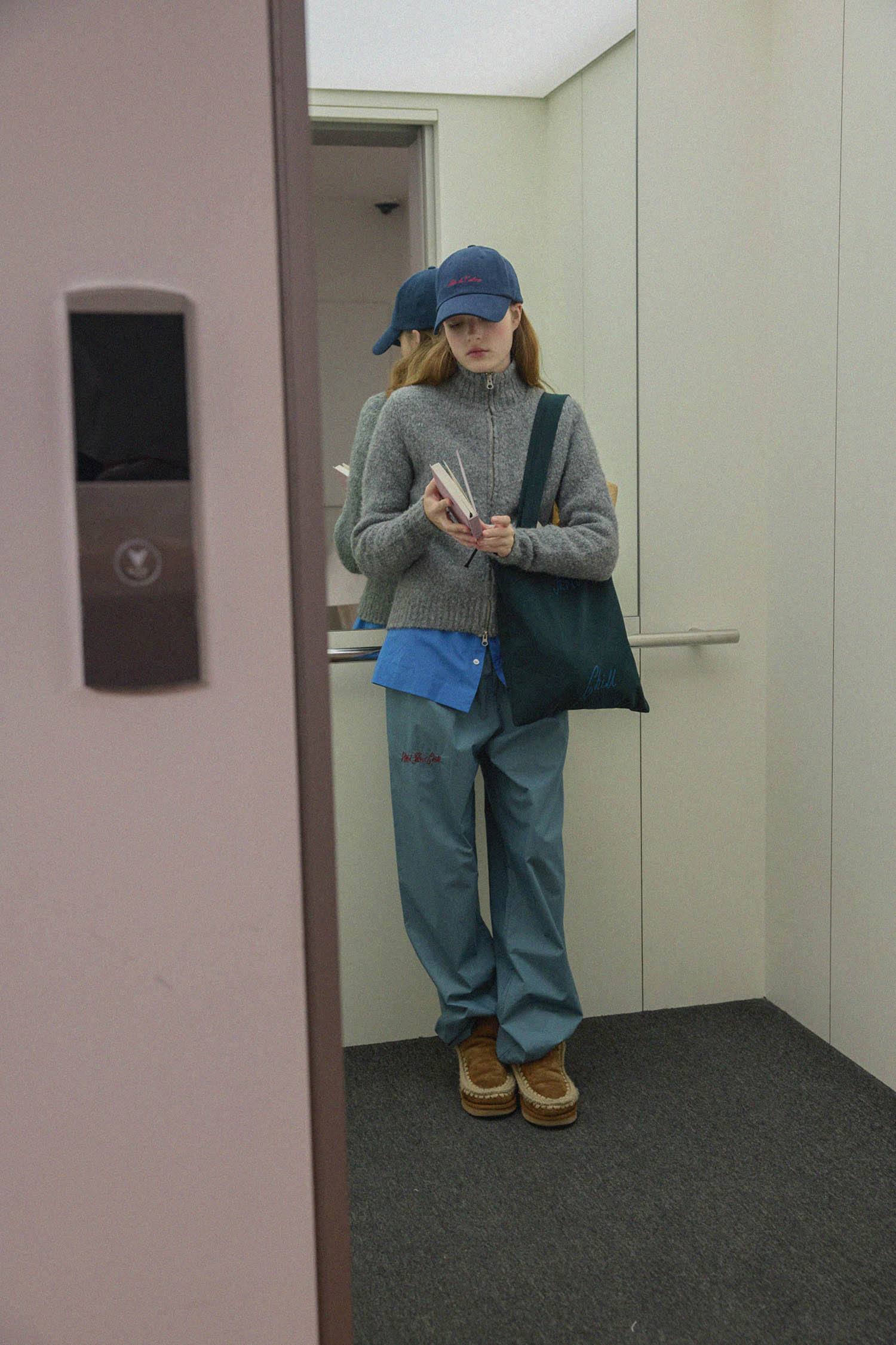 HÔTEL 827 Poétique Shoulder Bag (Black Leaf)