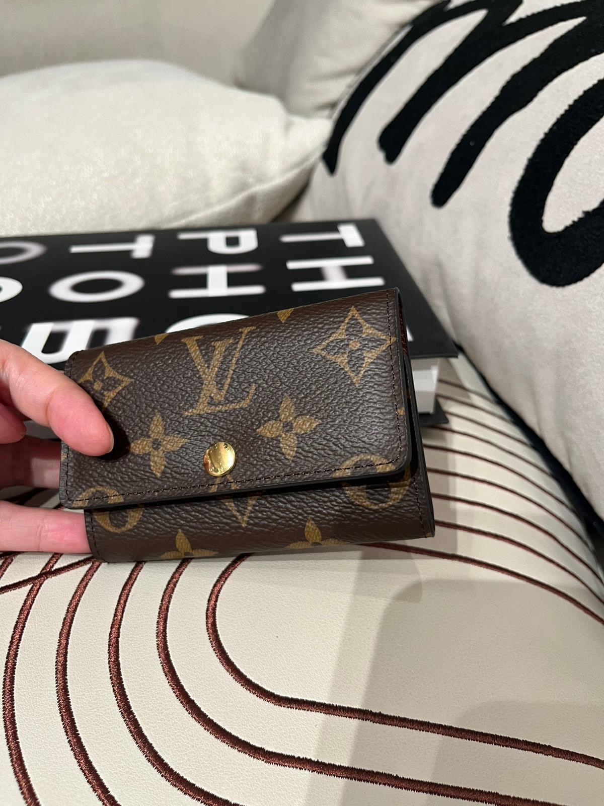 LV Key Holder Monogram 100%Authentic, 95%New