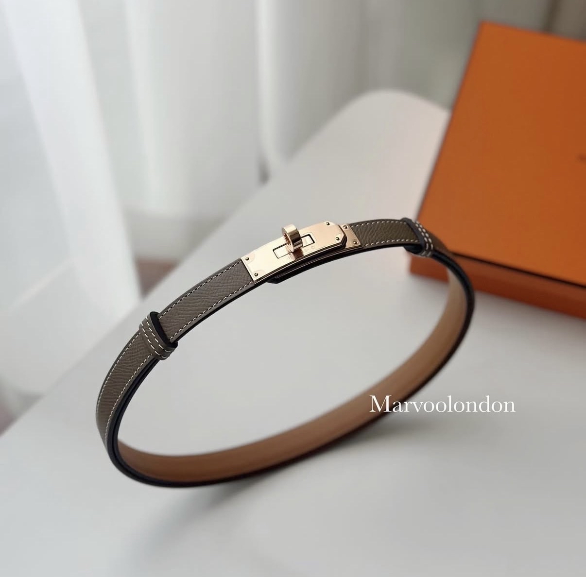 配貨價出✨Hermes Kelly belt ! Free size 🩷 任何腰圍都用到，唔使驚錯size😗  大象灰玫瑰金