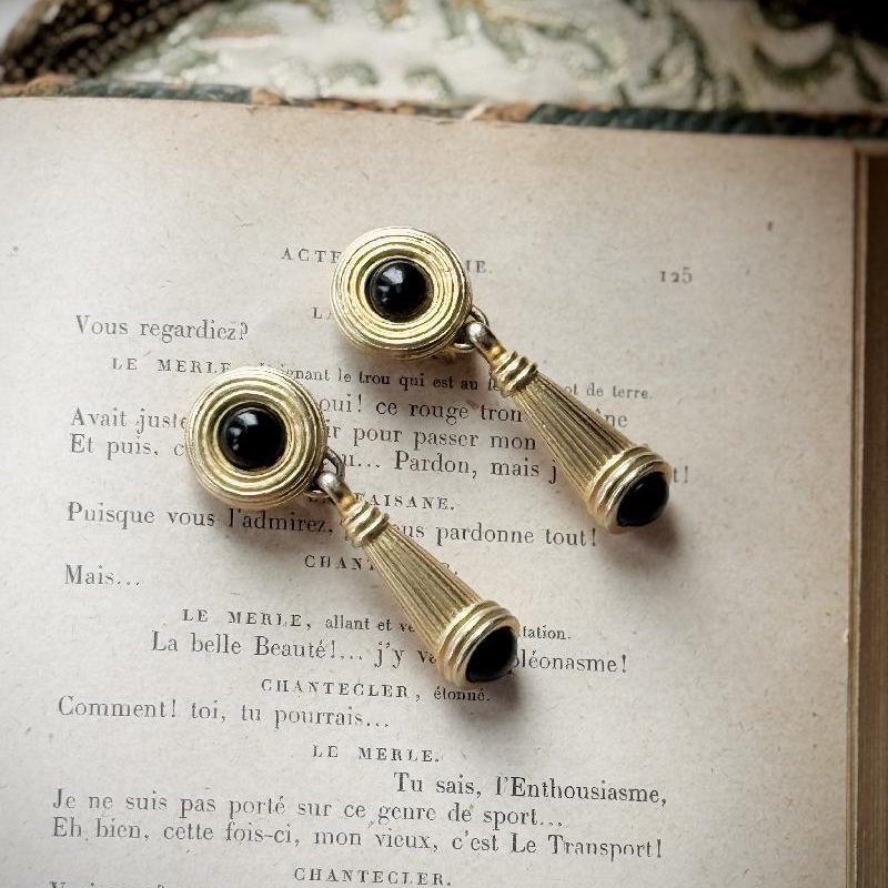 C.a.1980s Neo-Classical Black Cabochon Drop Clip Earrings(MT2455)
