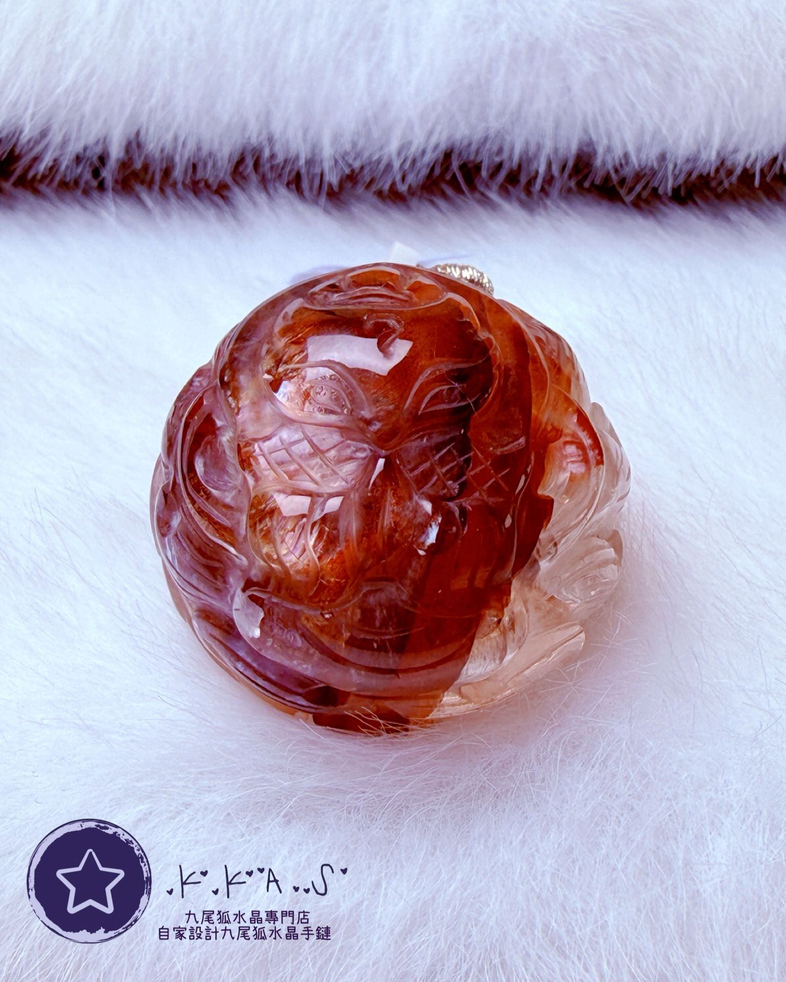K00059 紅膠花雙面雕修仙狐/側面狐 - 吊墜/手牌兩用款(上下孔)