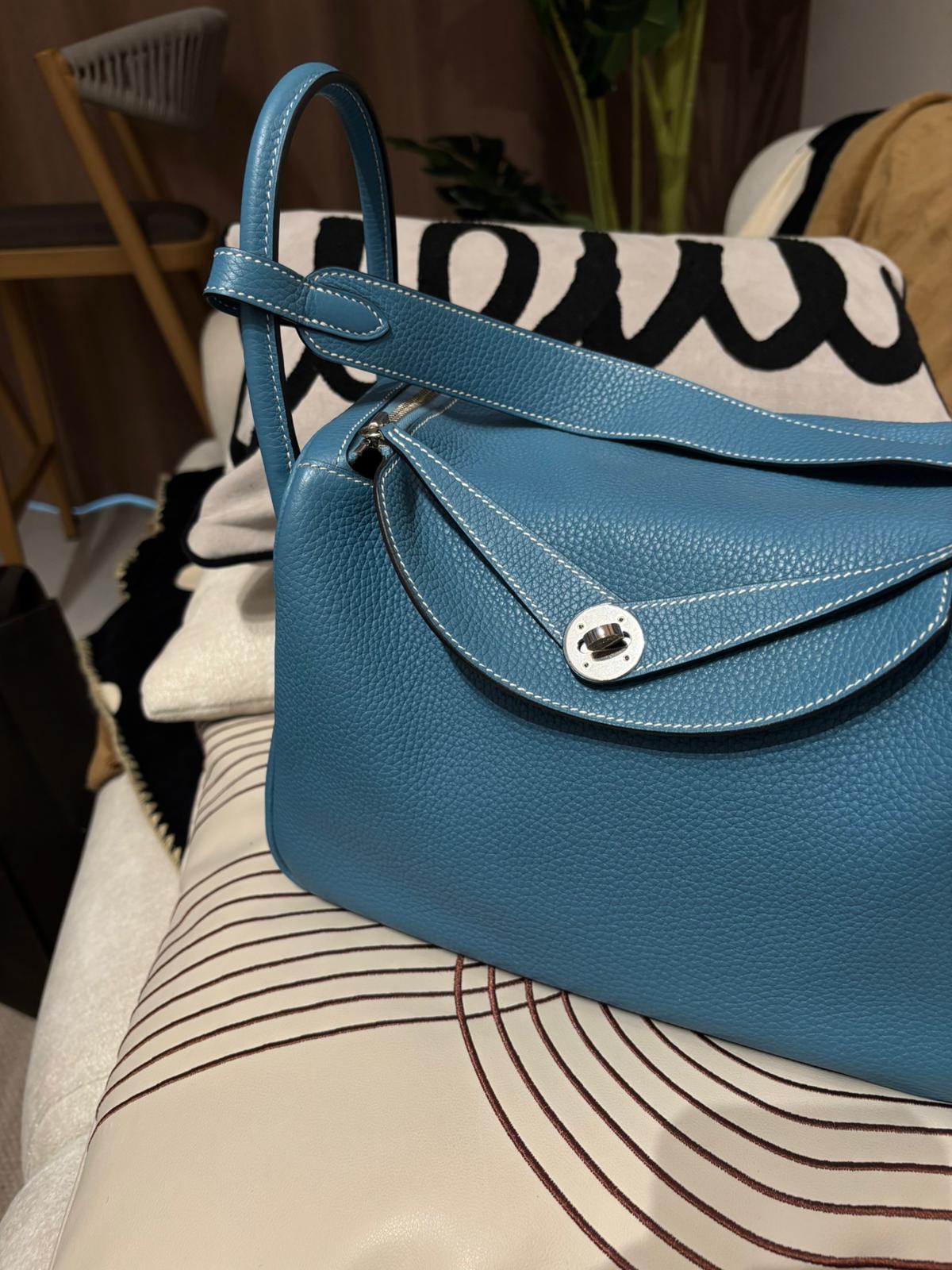 Hermes Lindy 30,BLUE JEAN 牛仔藍 Stamp T 100%Authentic ,98%new  ✅dust bag✅rain coat✅box 