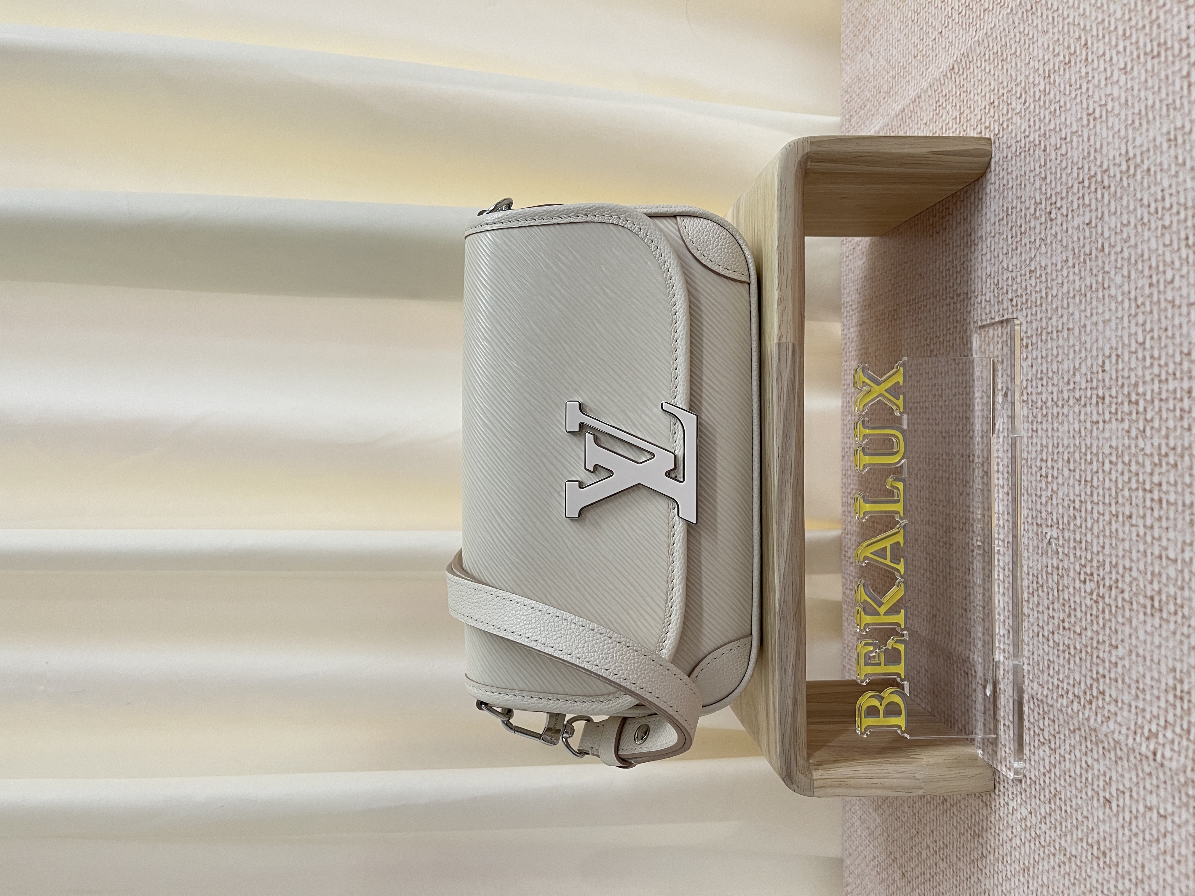 Pre-owned Louis Vuitton Buci/ Product Code: 26022301