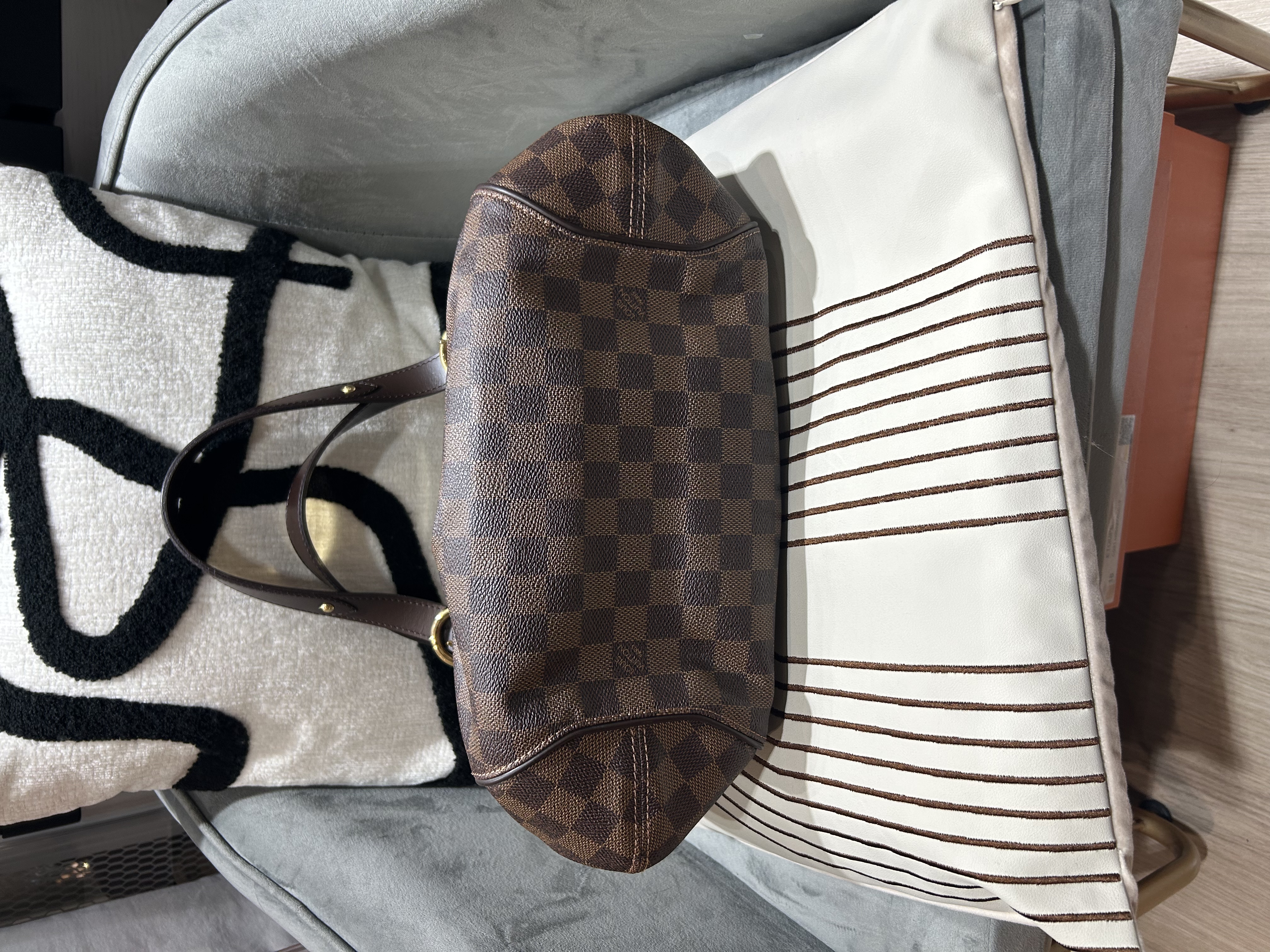 Lv sistina damier shoulder bag  100%Authentic ,98%new✅dust bag