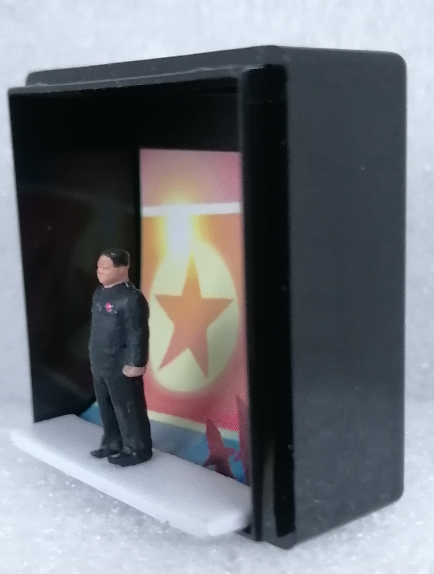 金正恩 North Korean Supreme Leader Kim Jong-un HO-scale in decorated transparent box