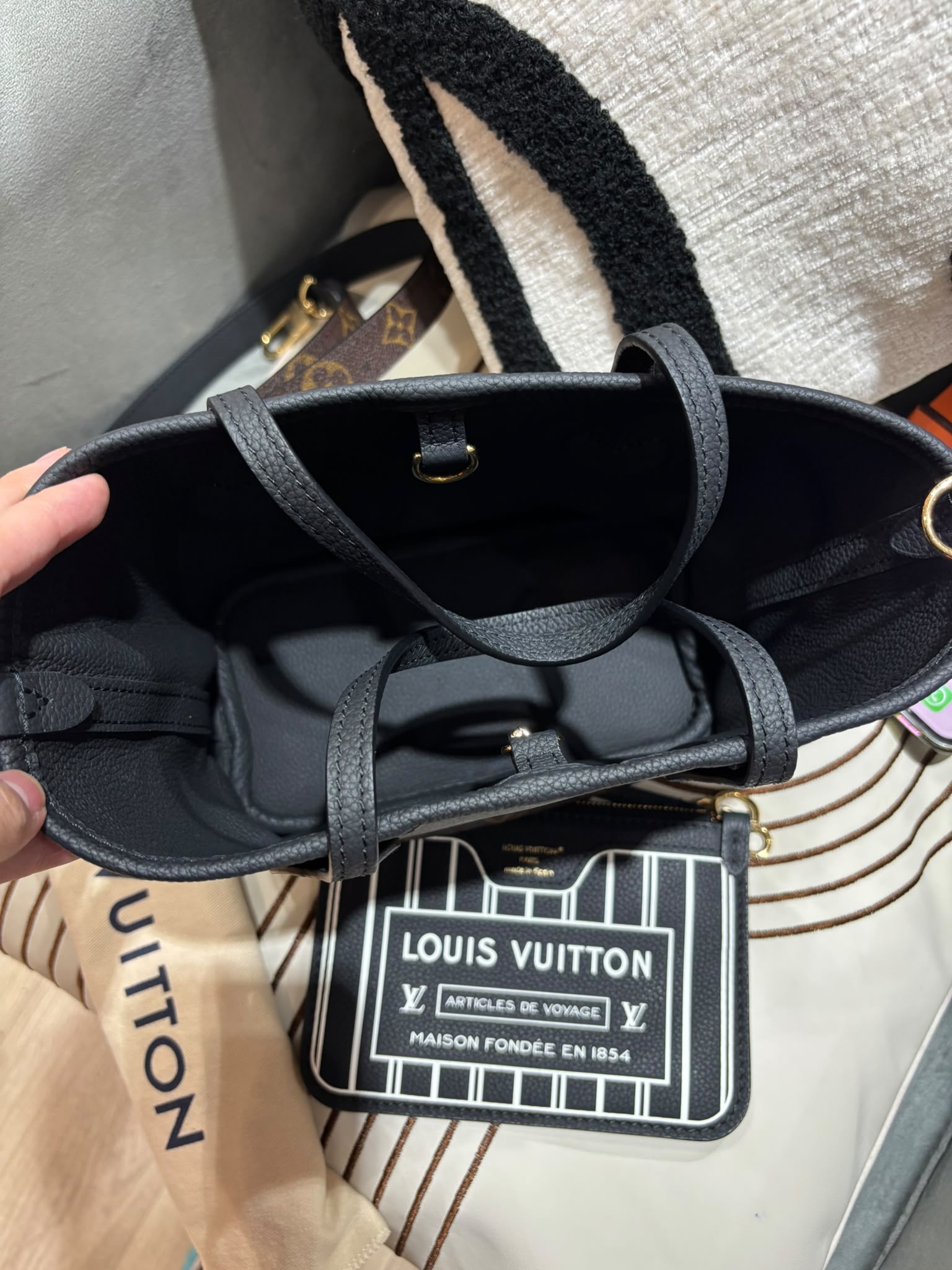 LV Neverfull Inside out bb leather100%Authentic, 99%New ✅pouch ✅Dust bag✅Box