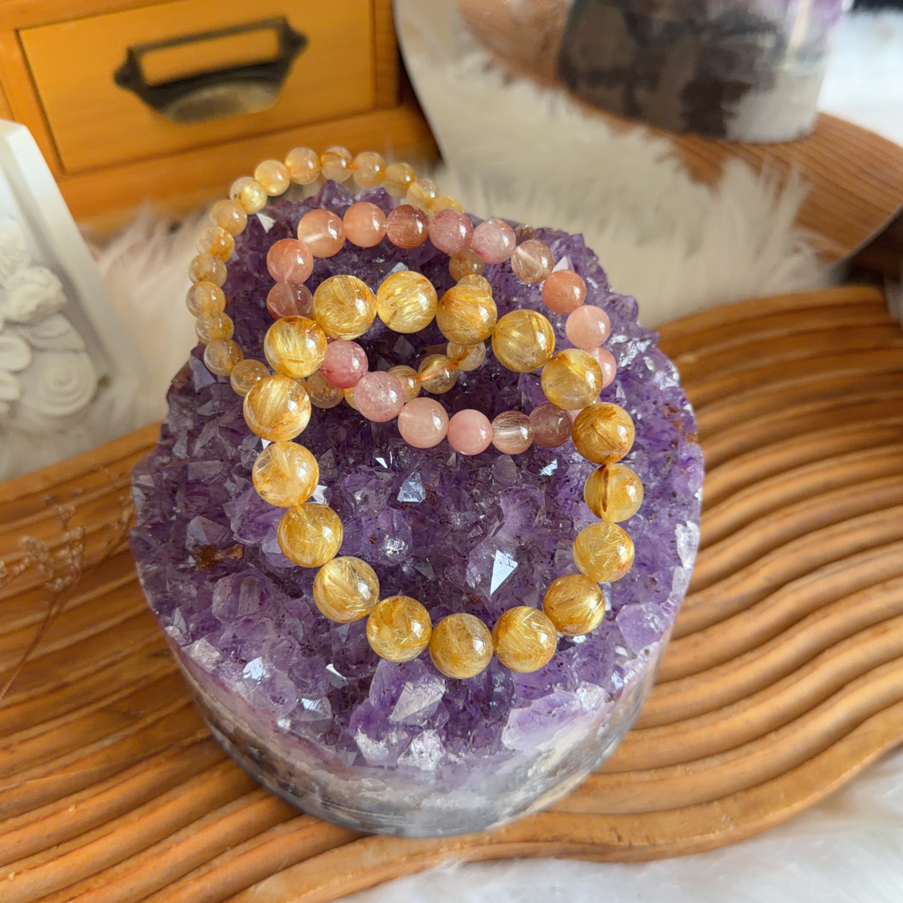 原皮紫鈦晶共生黃色方解石擺件（包底座）