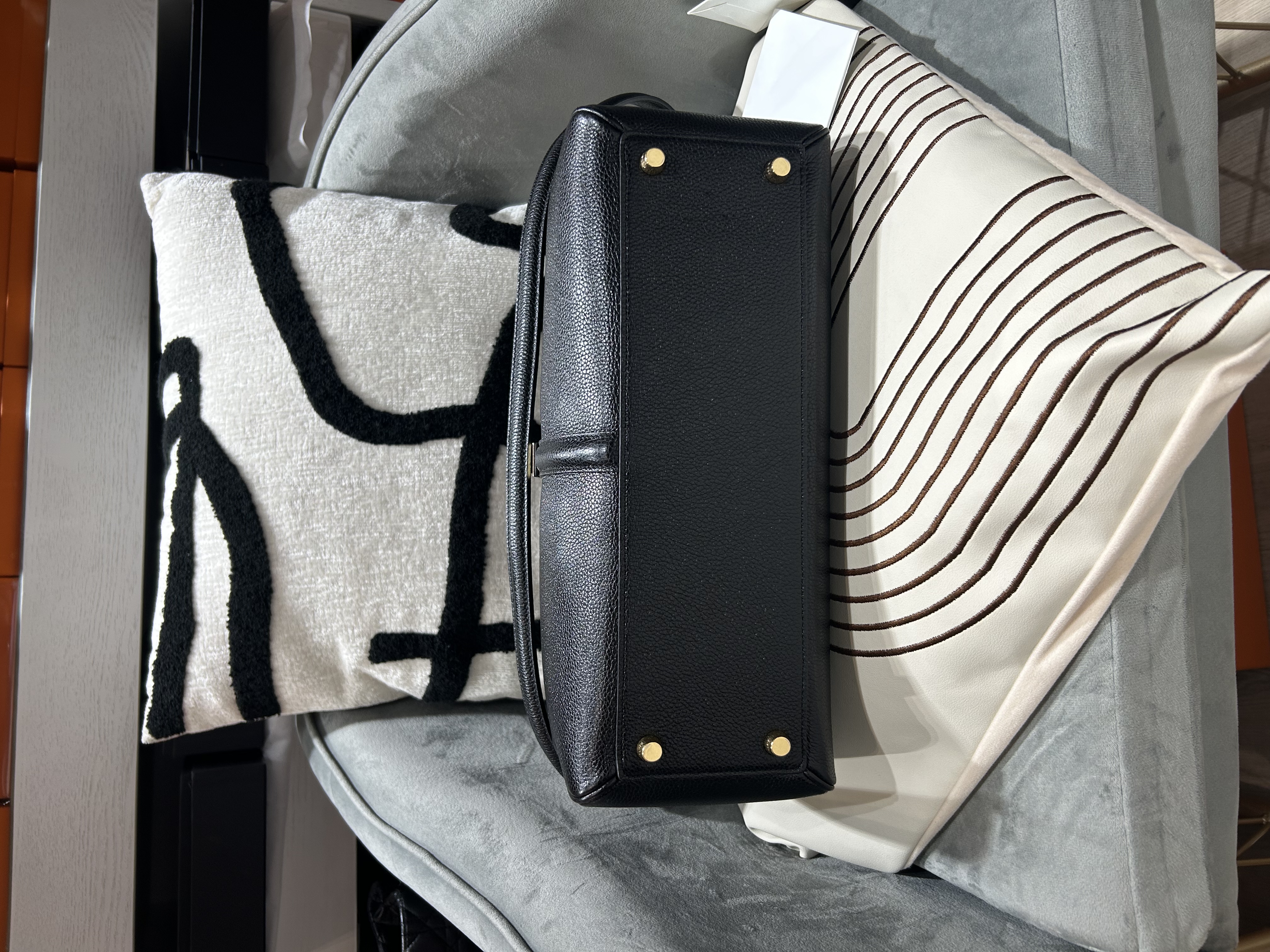 CELINE 16 Medium 2 way bag Black Calfskin黑色小牛皮16 中號兩用袋100%Authentic, 98%new ✅專門店收據✅防塵袋✅肩帶 