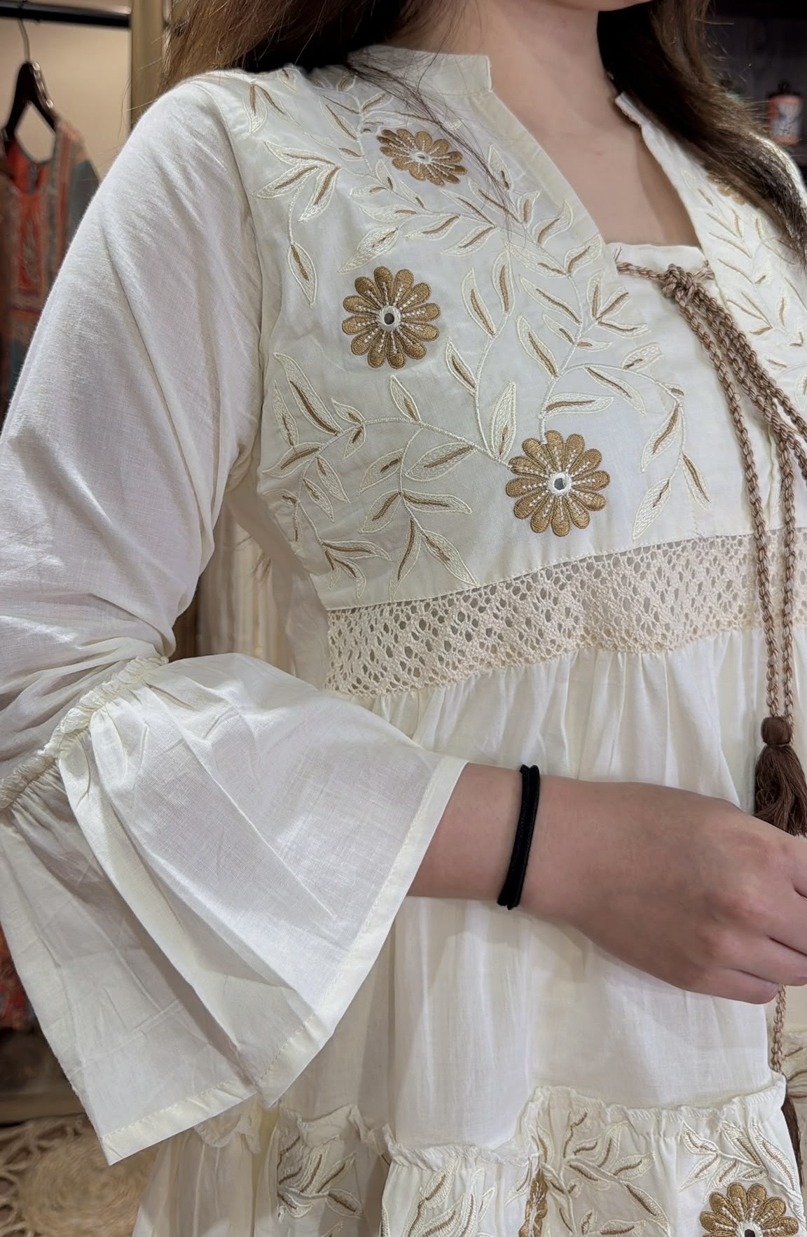 2884 Beige with Flower Emb Sleeve short OP