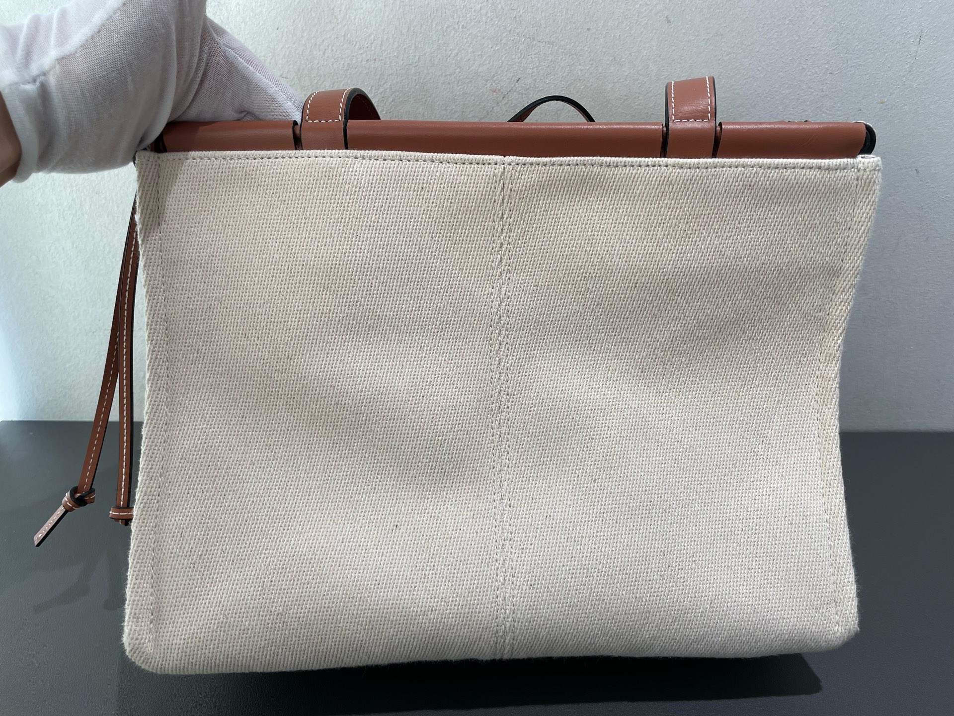 【預訂貨品】LOEWE米色帆布拼焦糖牛皮tote