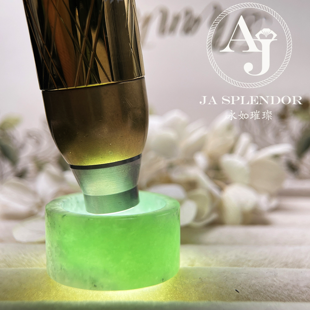 JR-197 天然翡翠A玉 果綠灑烏鷄半山半水扳指