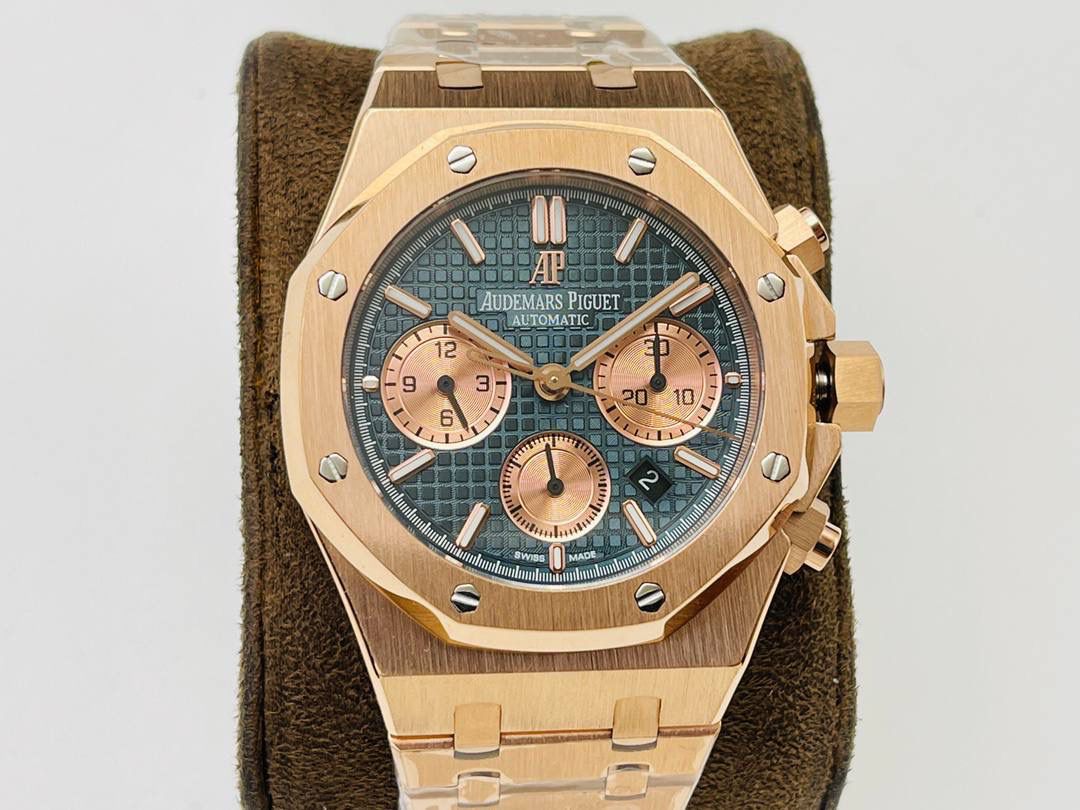 AP爱.彼皇家橡树系列26331OR多功能计时机械腕表41MM！ 1⃣️【机芯】7750改原装机芯 6字位小秒 功能与原装一致！ 2⃣️【表镜】表镜选用进口蓝宝石玻璃镜面！ 3⃣️【表壳】采用进口316精钢表壳，表壳通过拉丝和部分抛光打磨处理之后，忽明忽暗展现出精致而硬气的独特气质！ 4⃣️【头粒】头粒设计与专柜一致可以微调 佩戴更佳贴手舒适 经过多道工序的打磨和磨砂处理，终把AP特有的八角型表圈表达出棱角分明的线条！ 5⃣️【表盘】超强夜光显示，可以在任何环境下读取时间！