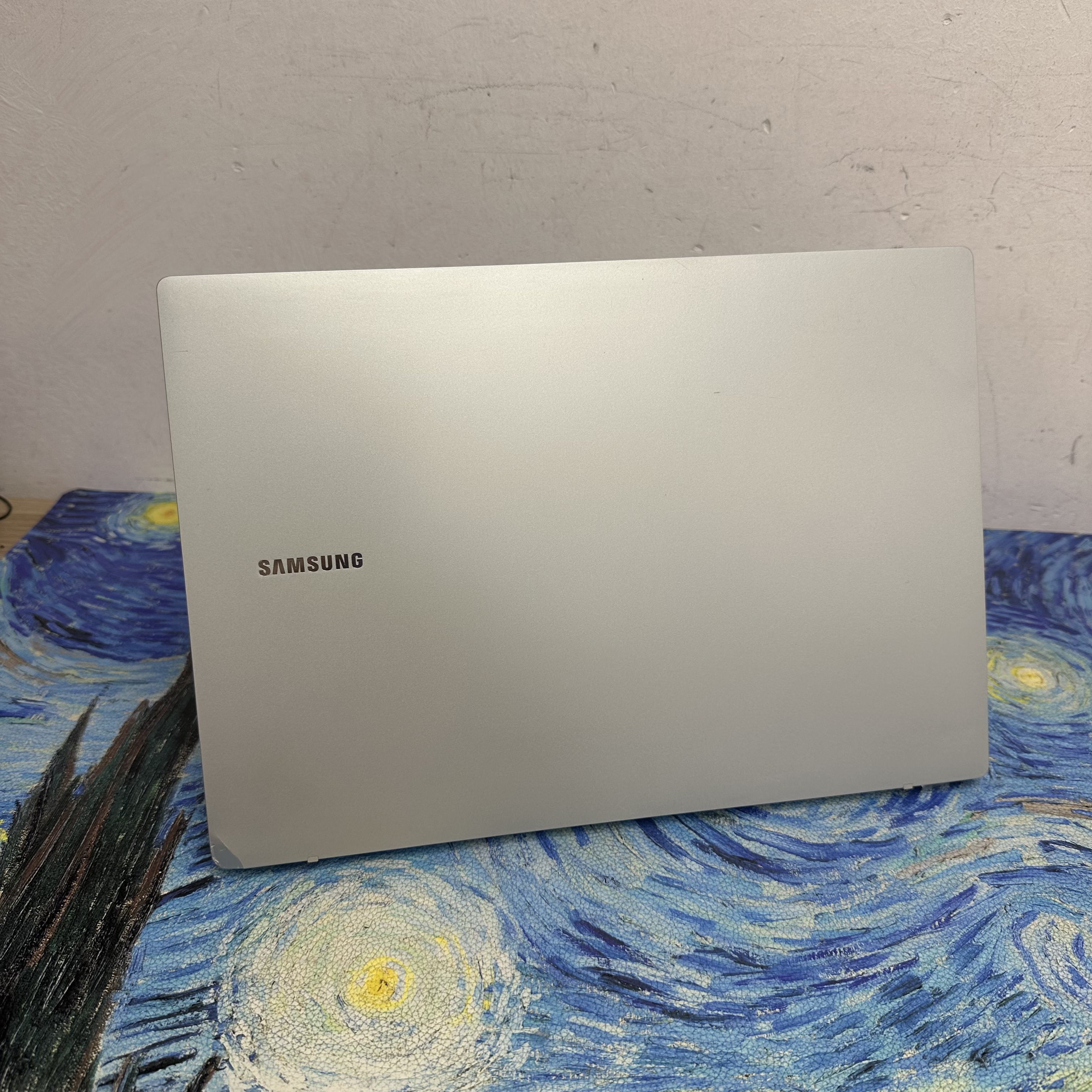 #5909 (14寸 5G版🤩三星文書機) Samsung / Snapdragon 8cx Gen2 / 8GB Ram/256GB SSD/超輕薄機身/支援MicroSD/ Book4 Pro /Laptop / Notebook /銀色 / Movie / Netflix / WiFi + Cellular /
